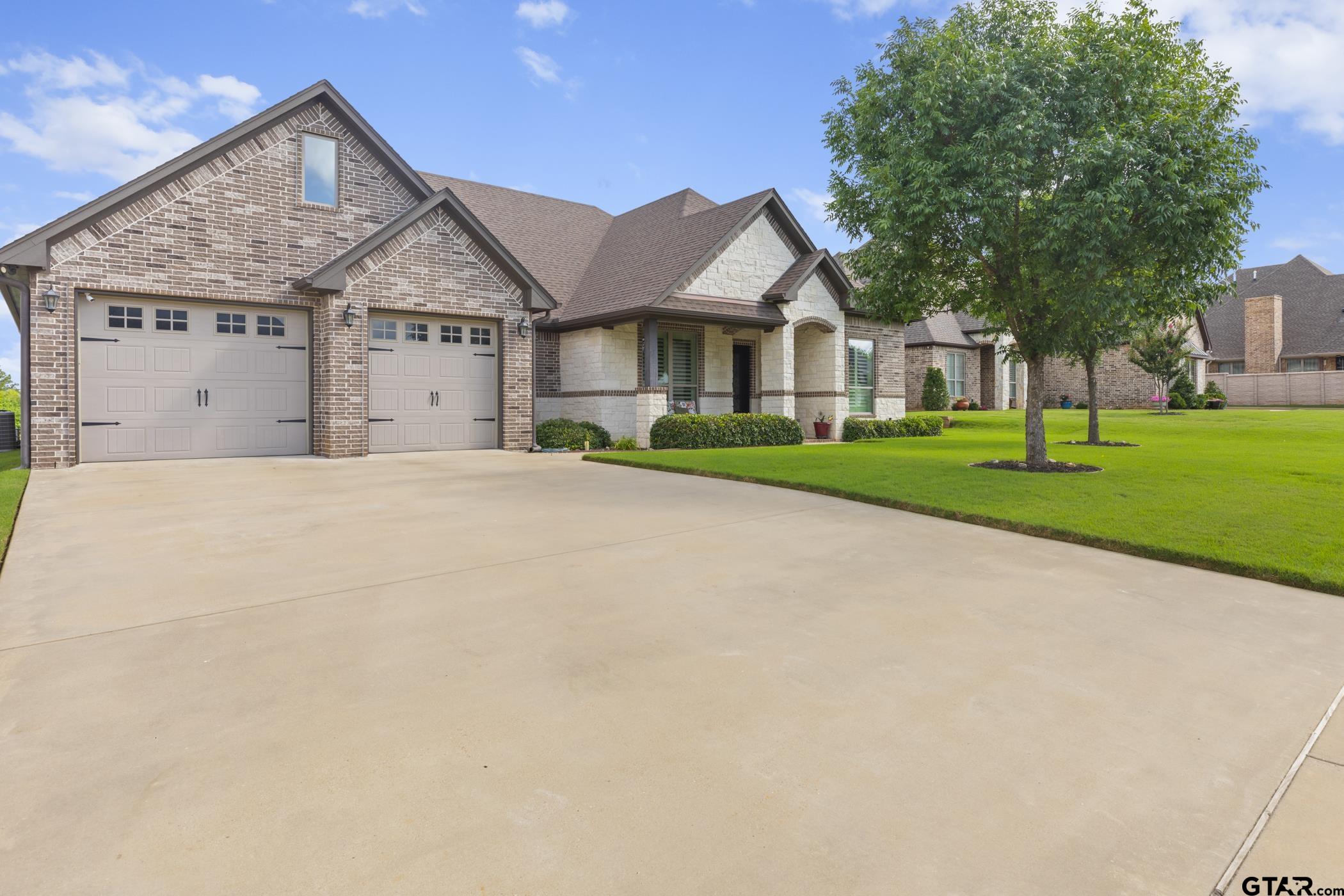 121 HERITAGE WAY