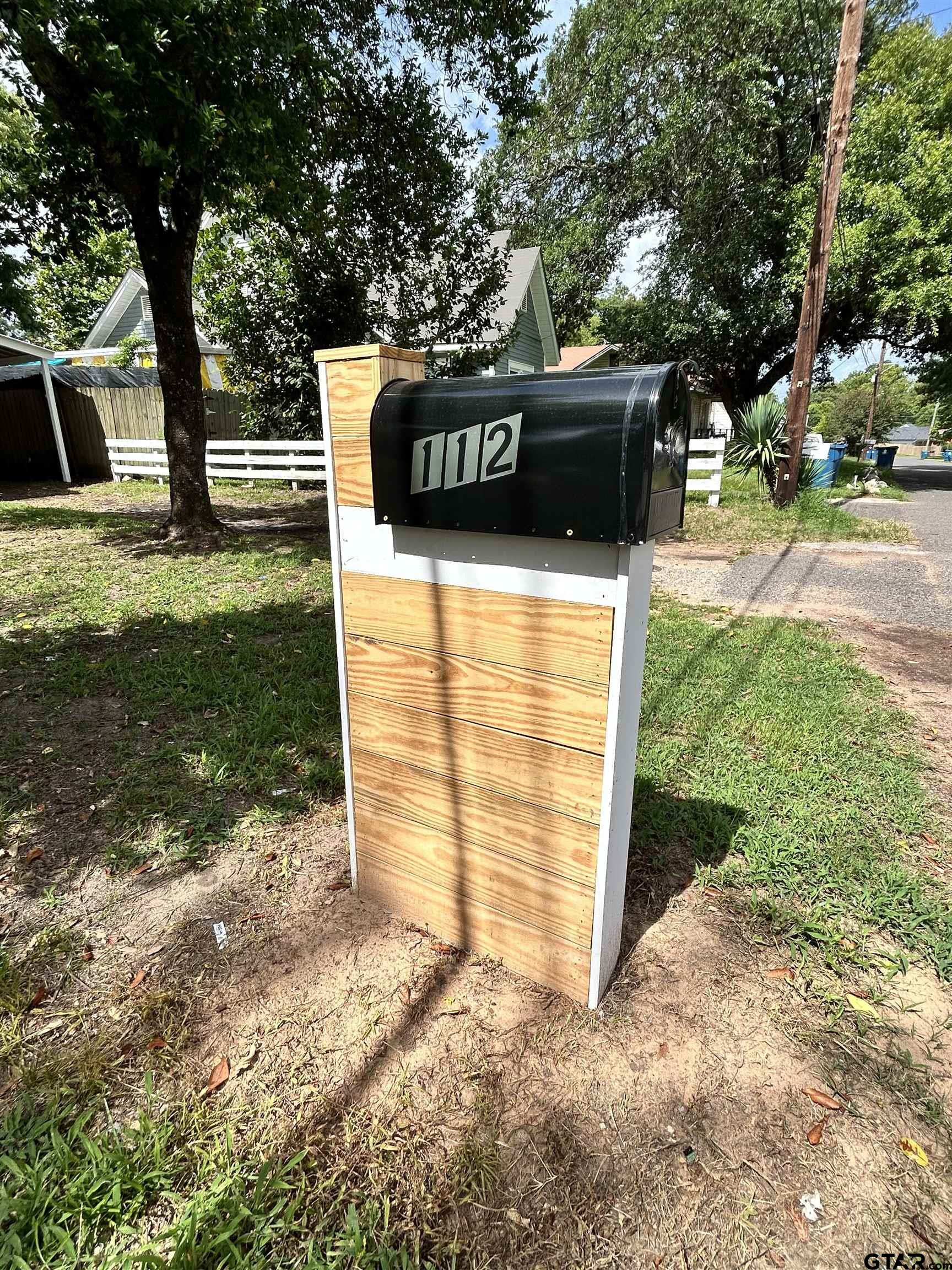 112 E Lakeview