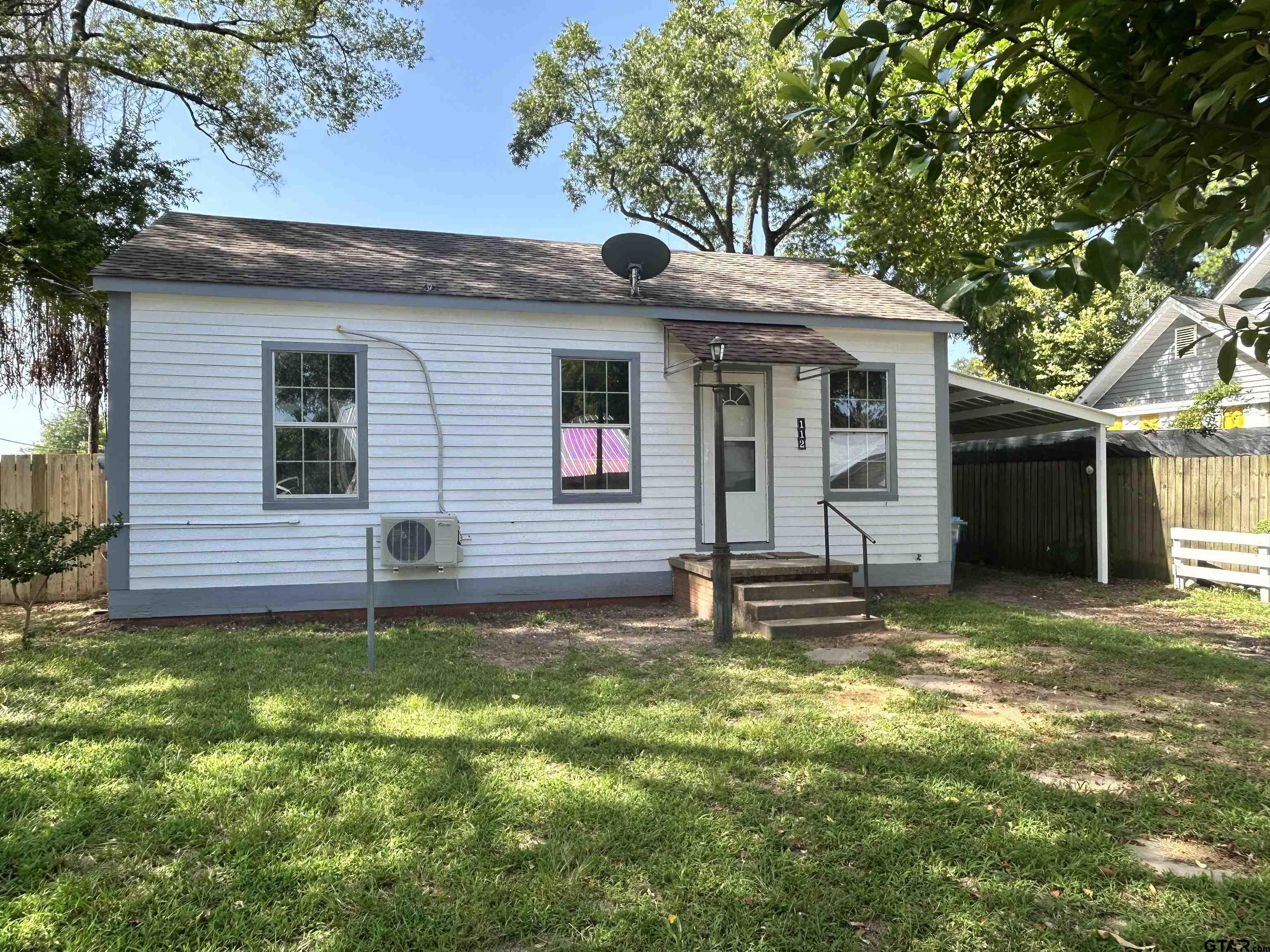 112 E Lakeview