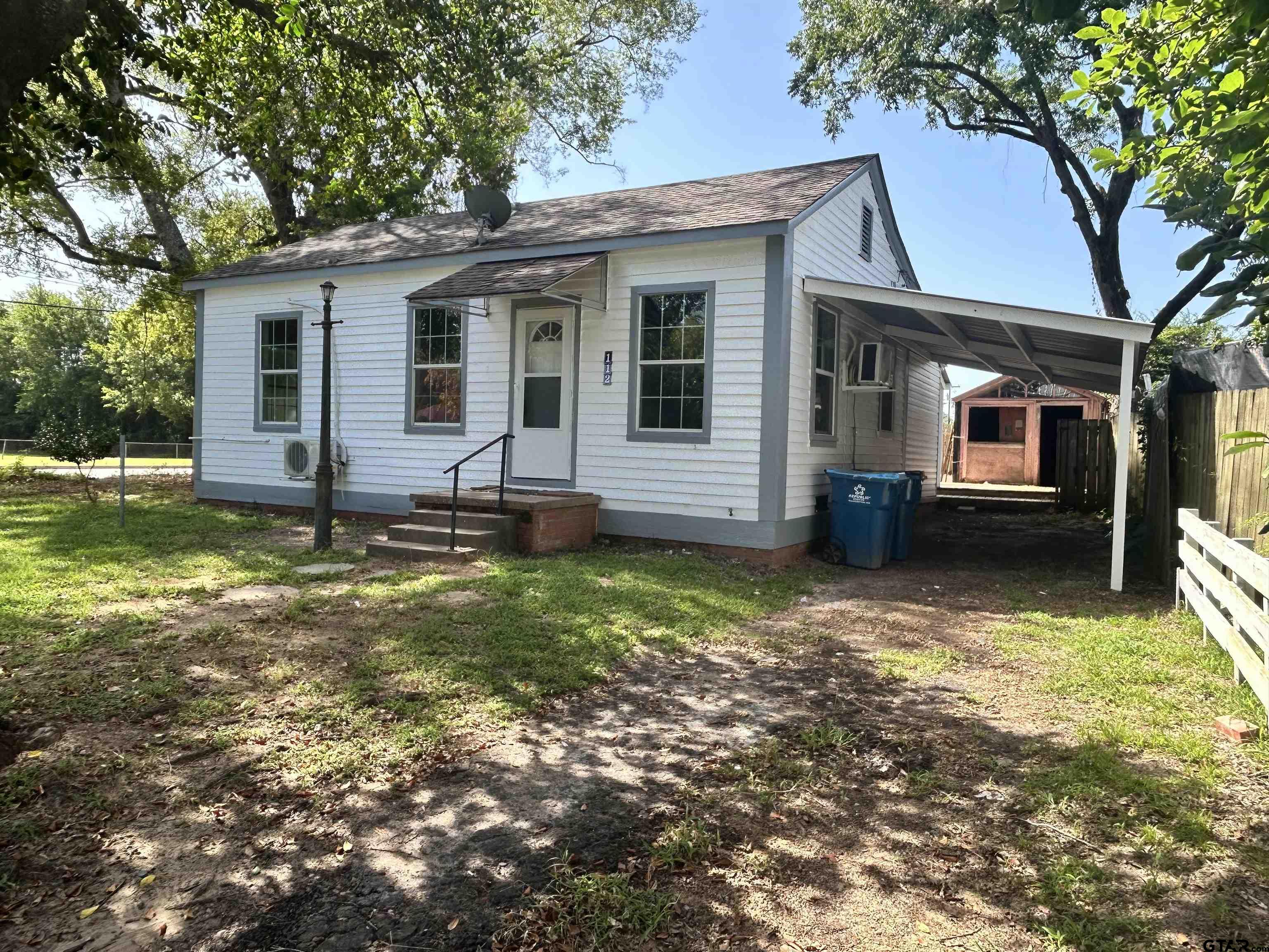 112 E Lakeview
