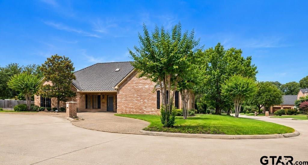 706 Park Place Dr
