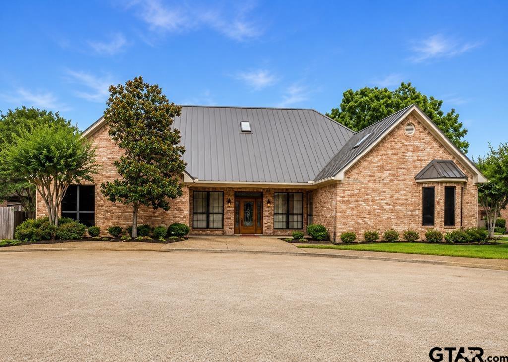 Photo 1 of 35 — 706 Park Place Dr, Athens, TX 75751