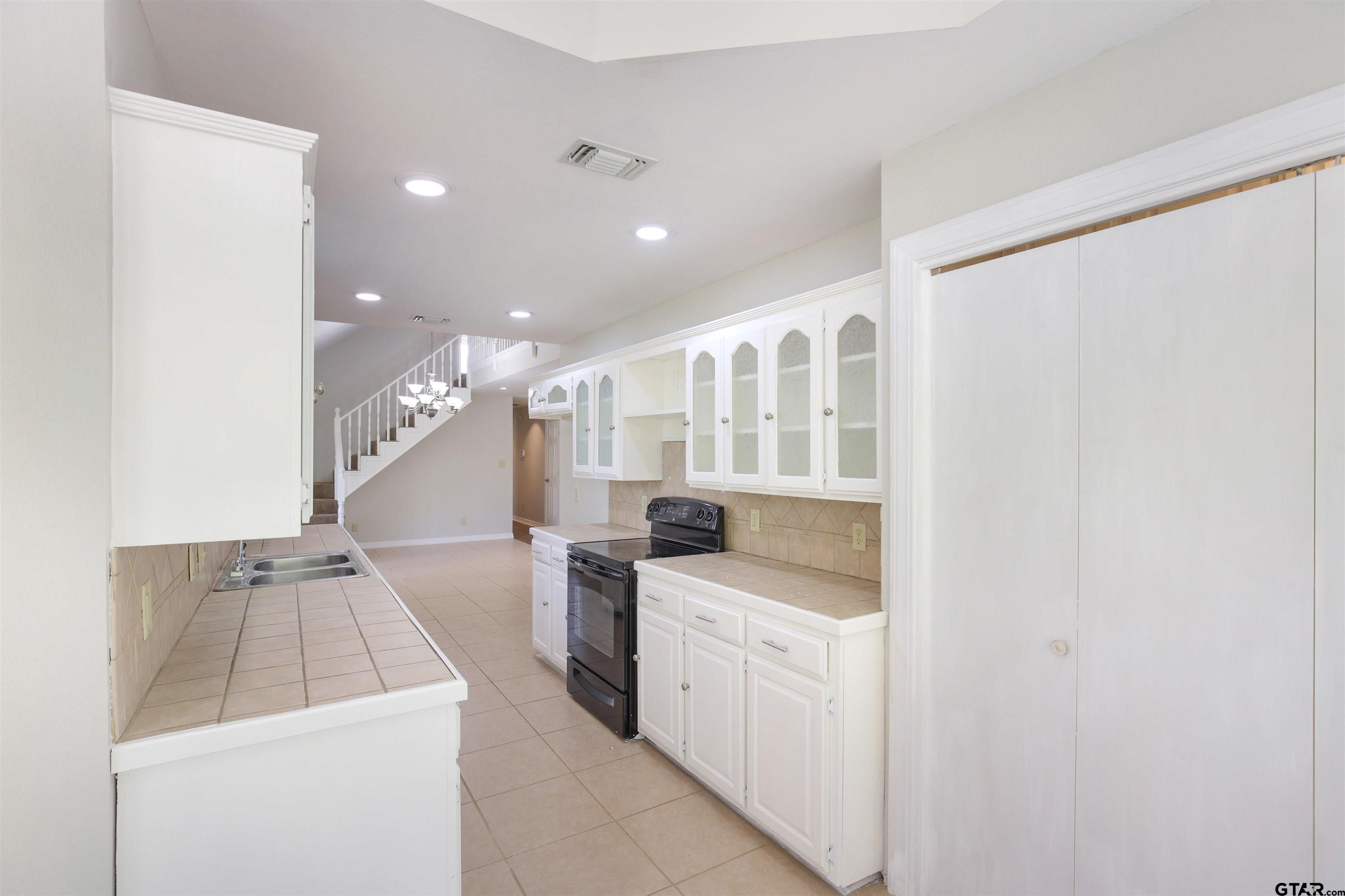 118 E G McMillan Way