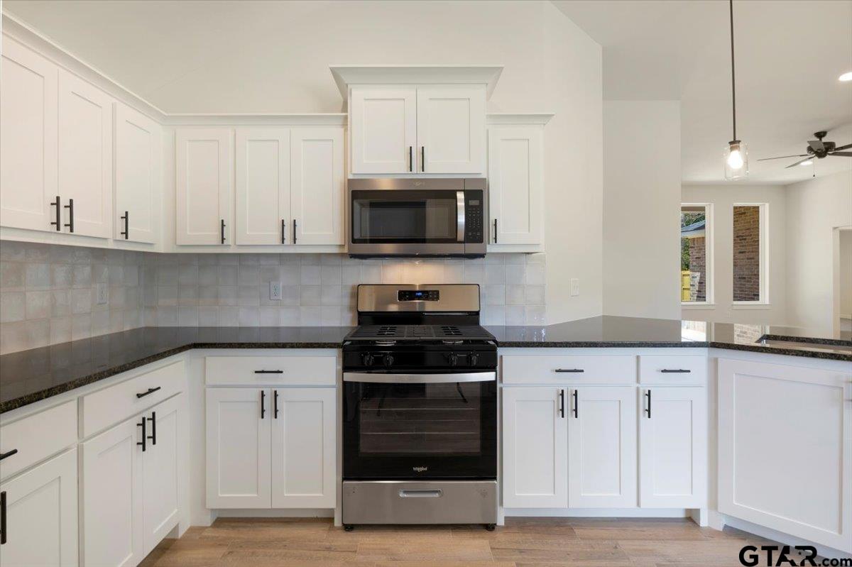 16322 Crossing Circle