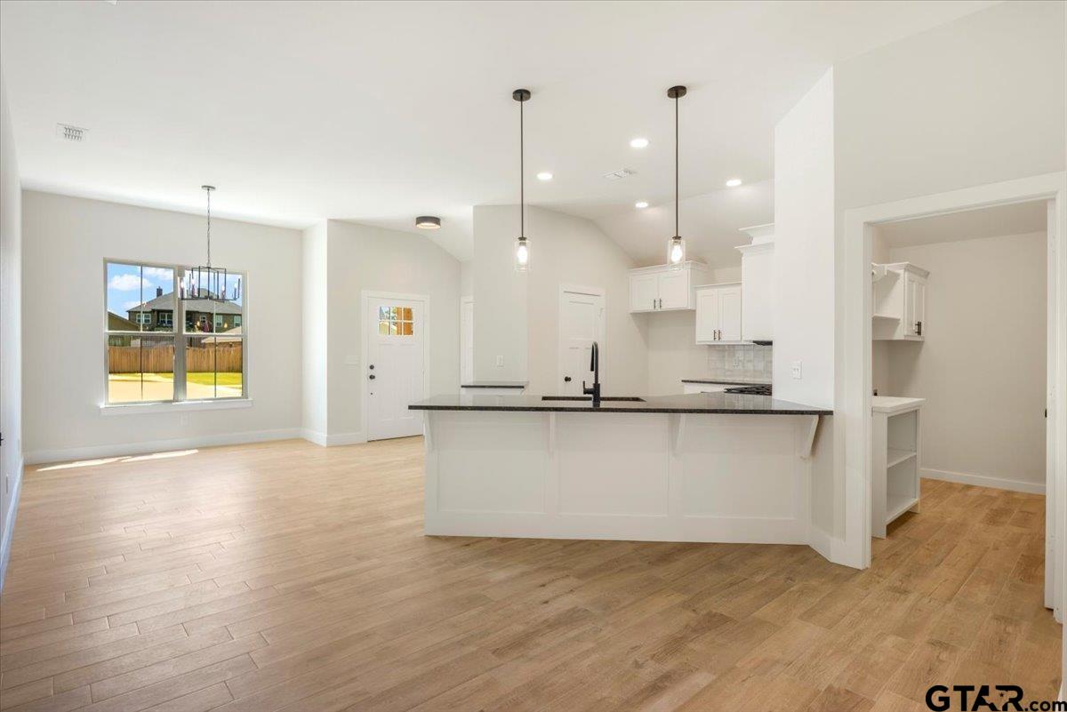 16322 Crossing Circle