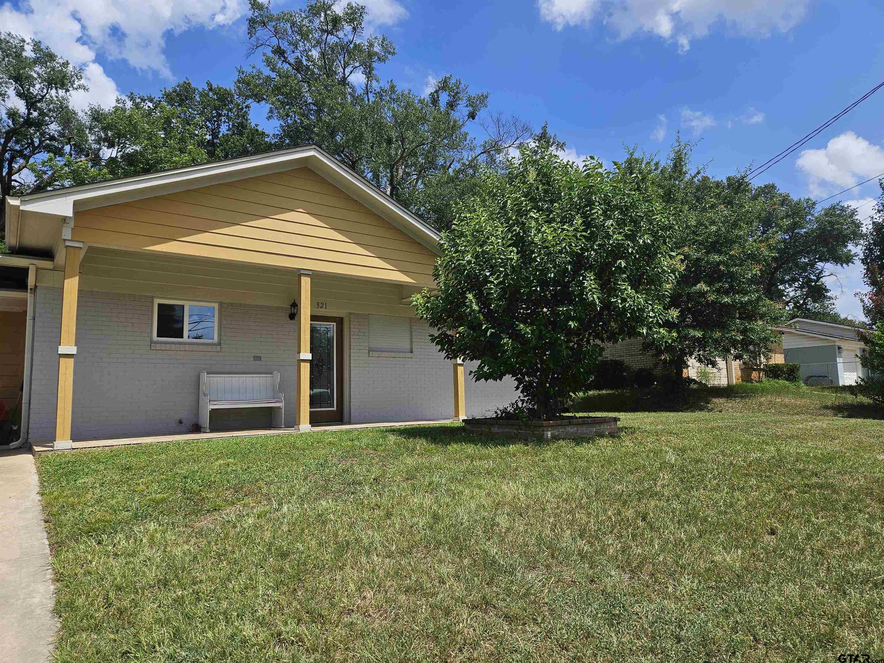 321 N Forest Ave