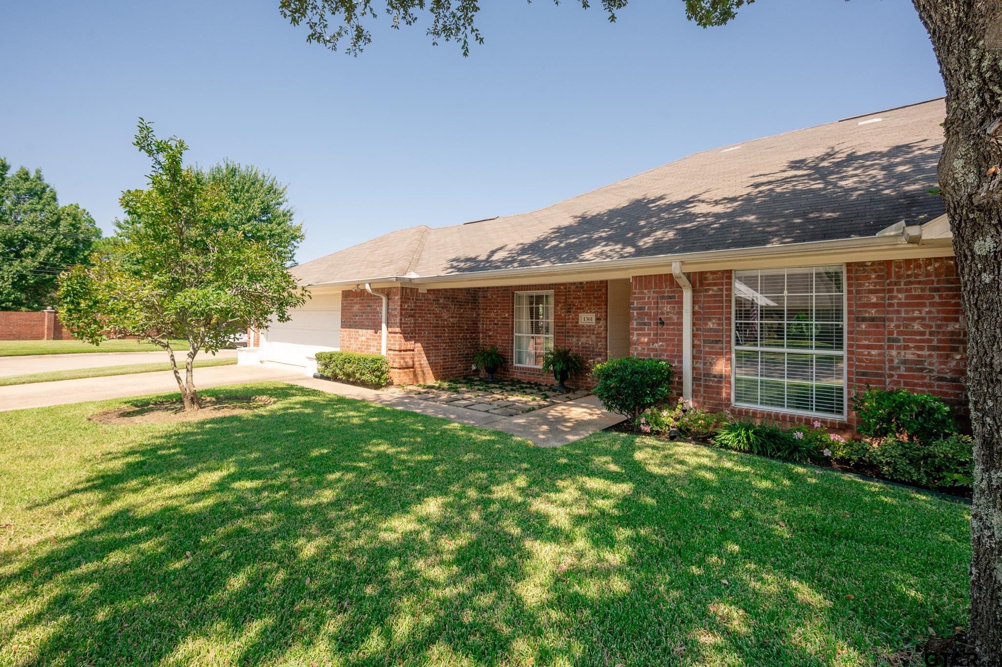 5401 Hollytree Drive, #1301