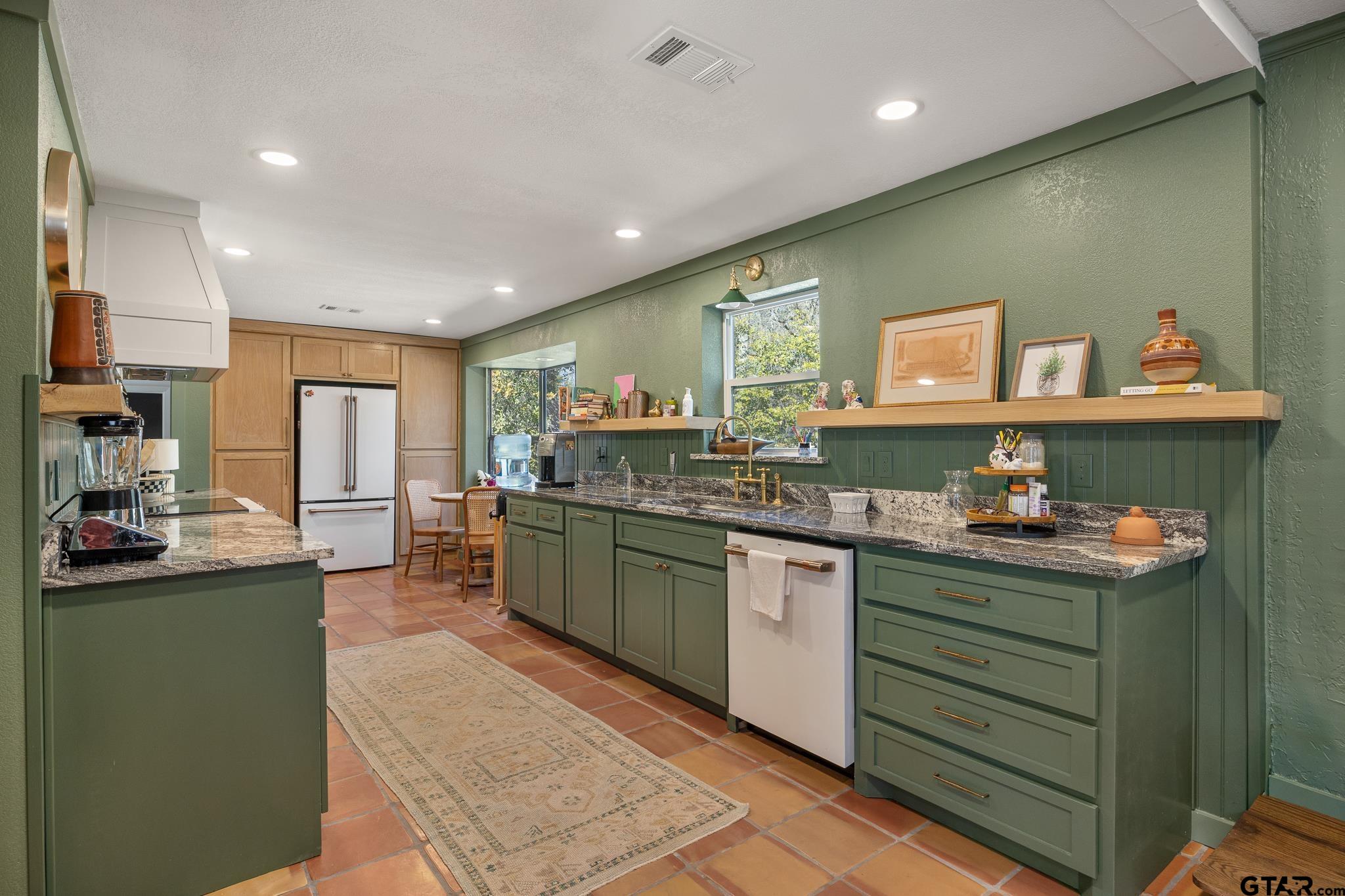 20616 E Grove Club Lake Rd