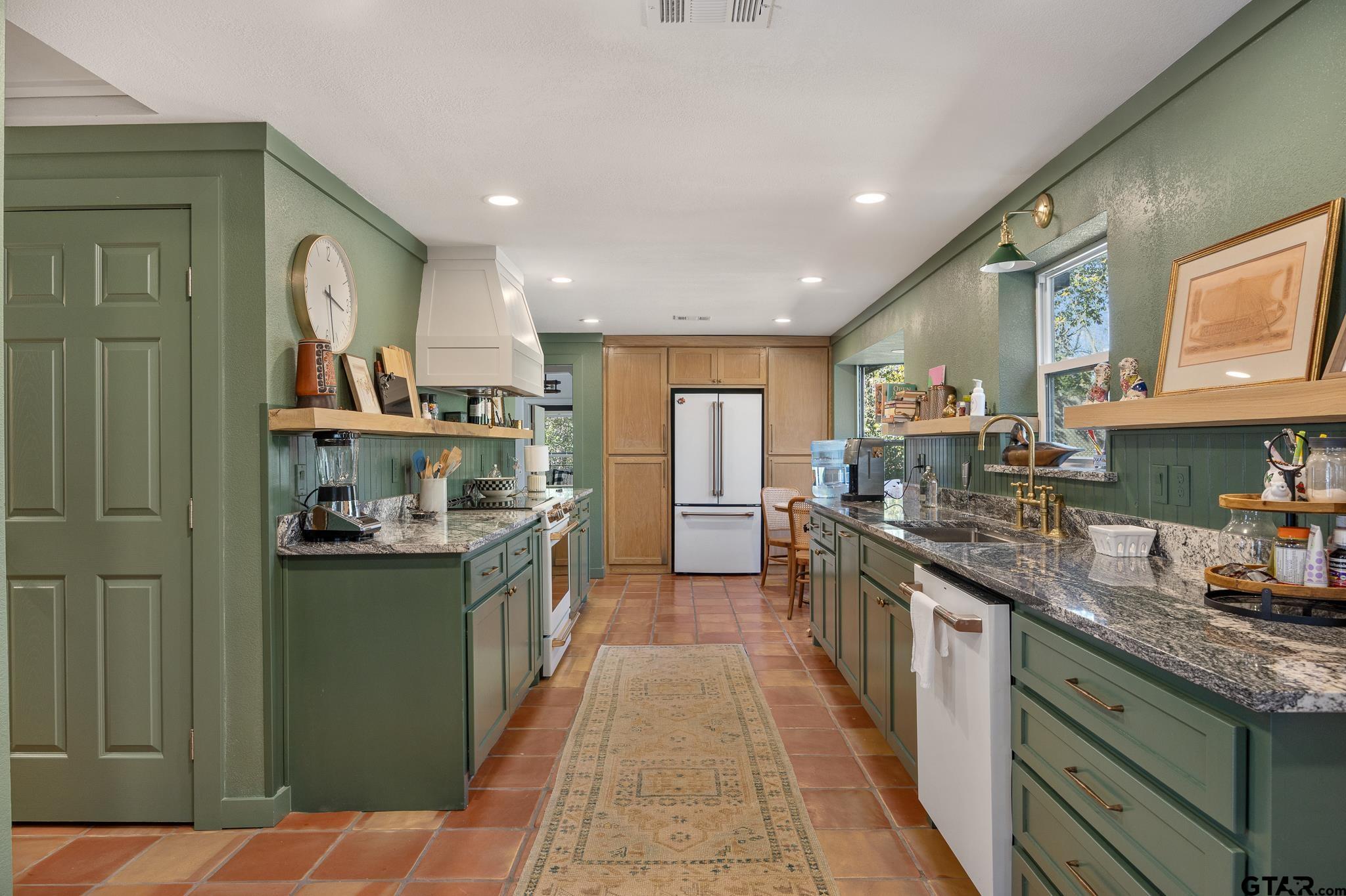 20616 E Grove Club Lake Rd