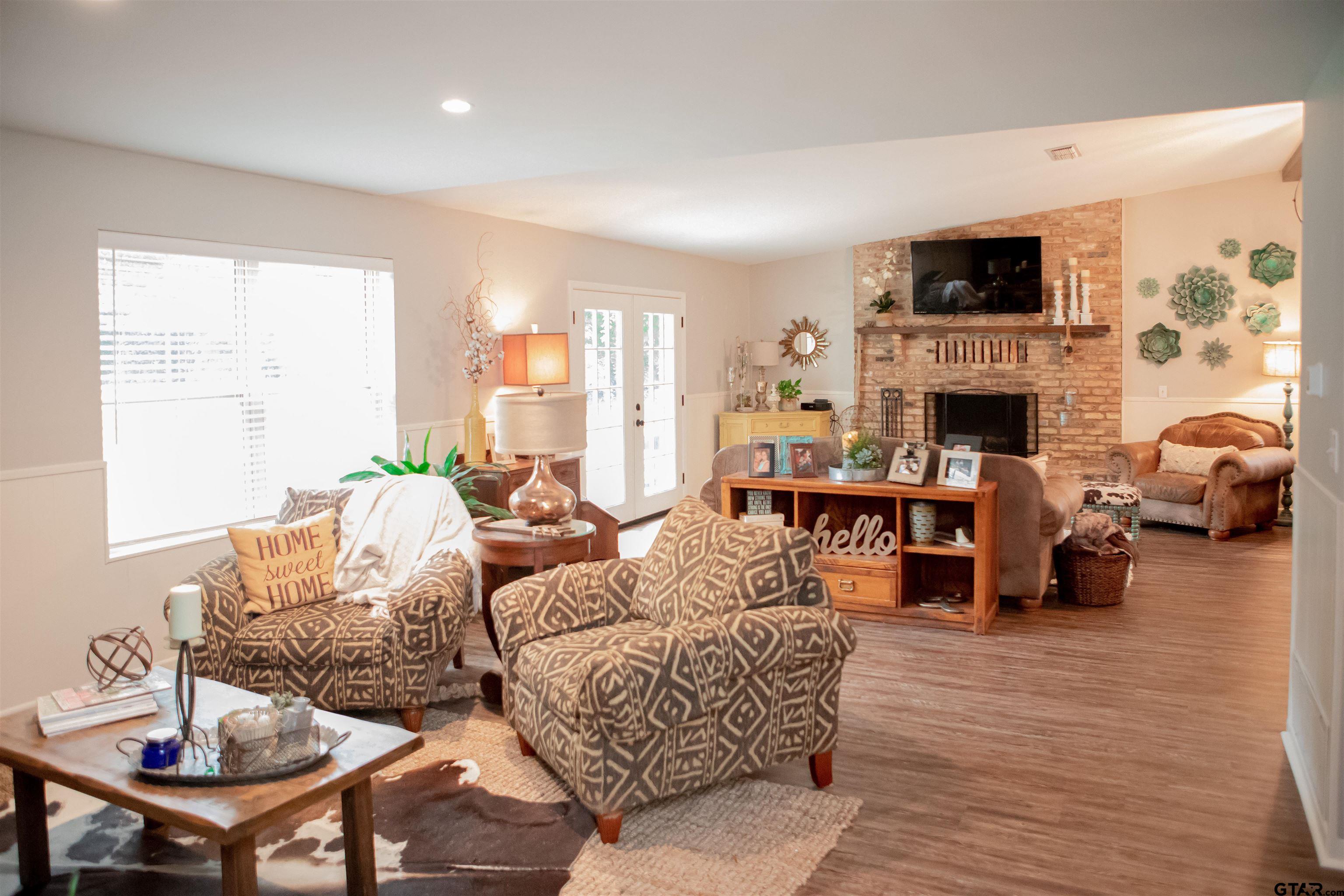 406 Hideaway Lane East