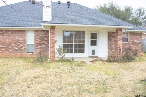 A home in Lindale