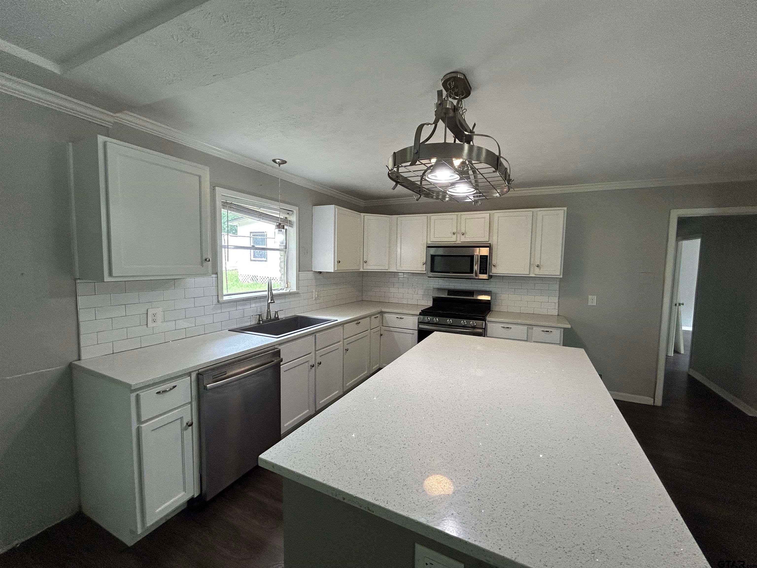706 INWOOD DR