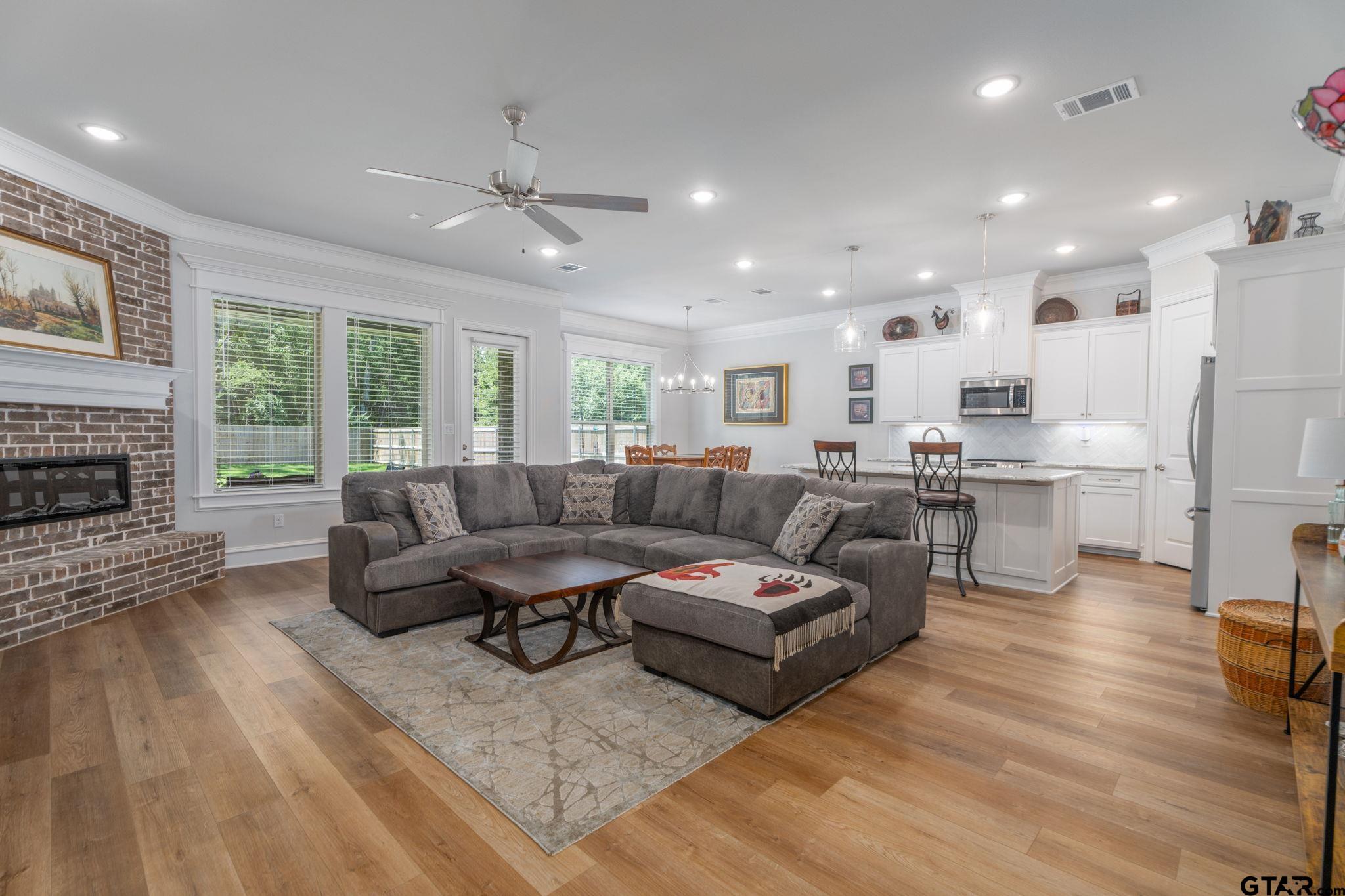 418 Deer Point Cv