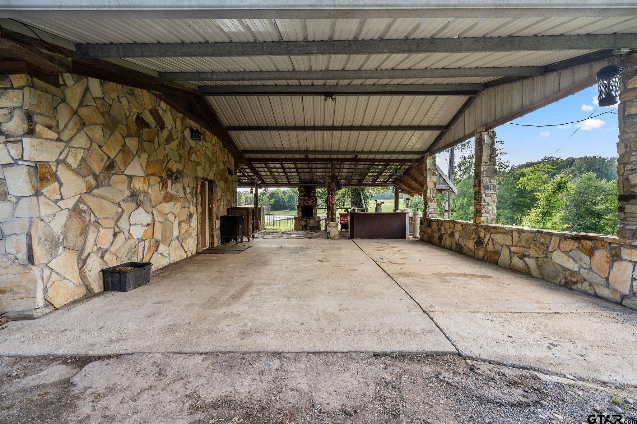 2711 N FM 250