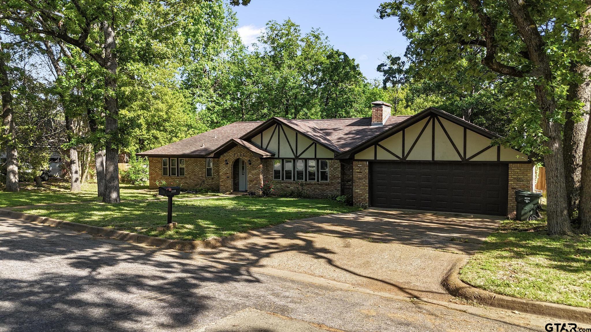 2225 Heather Ln.