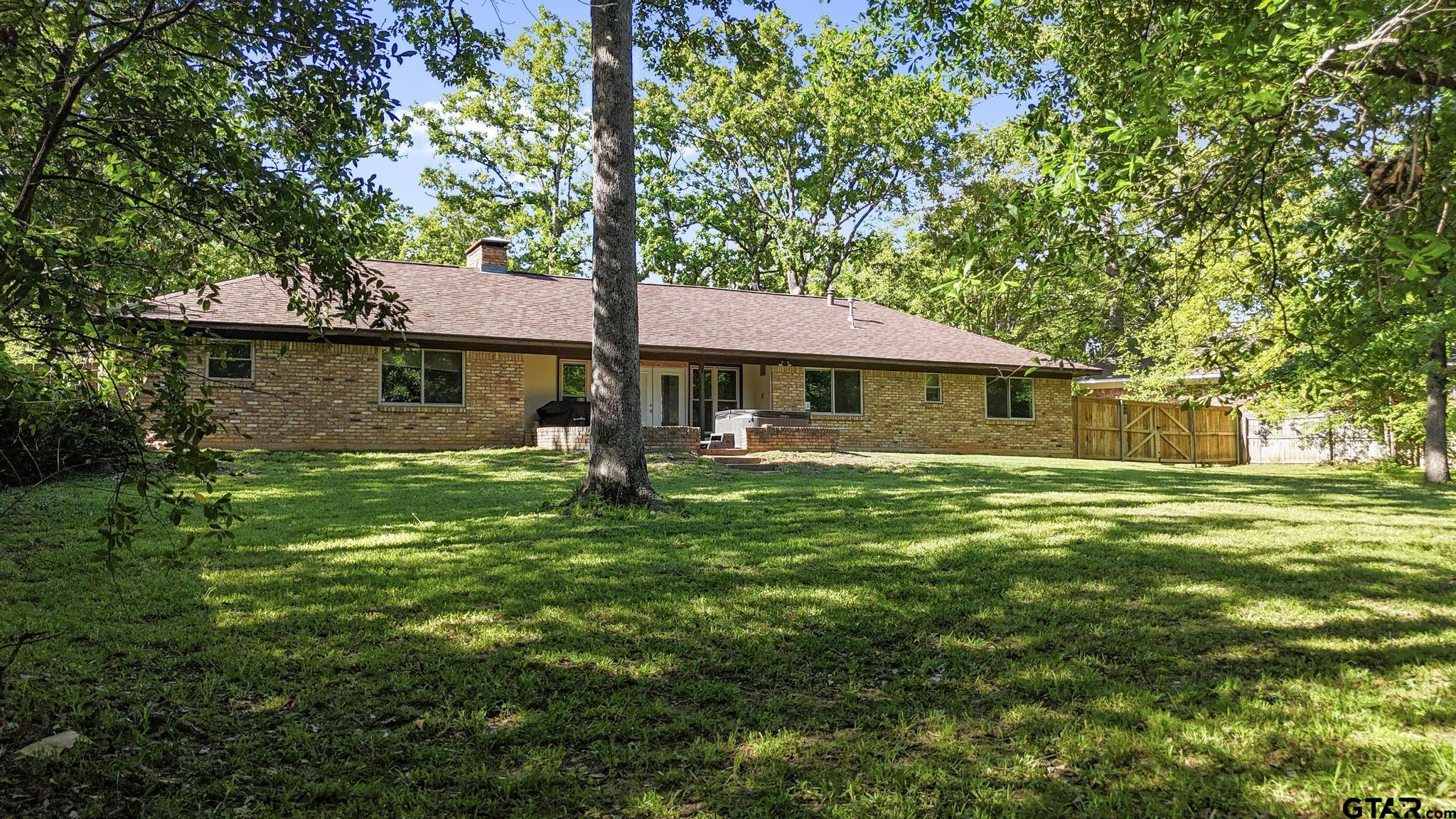 2225 Heather Ln.