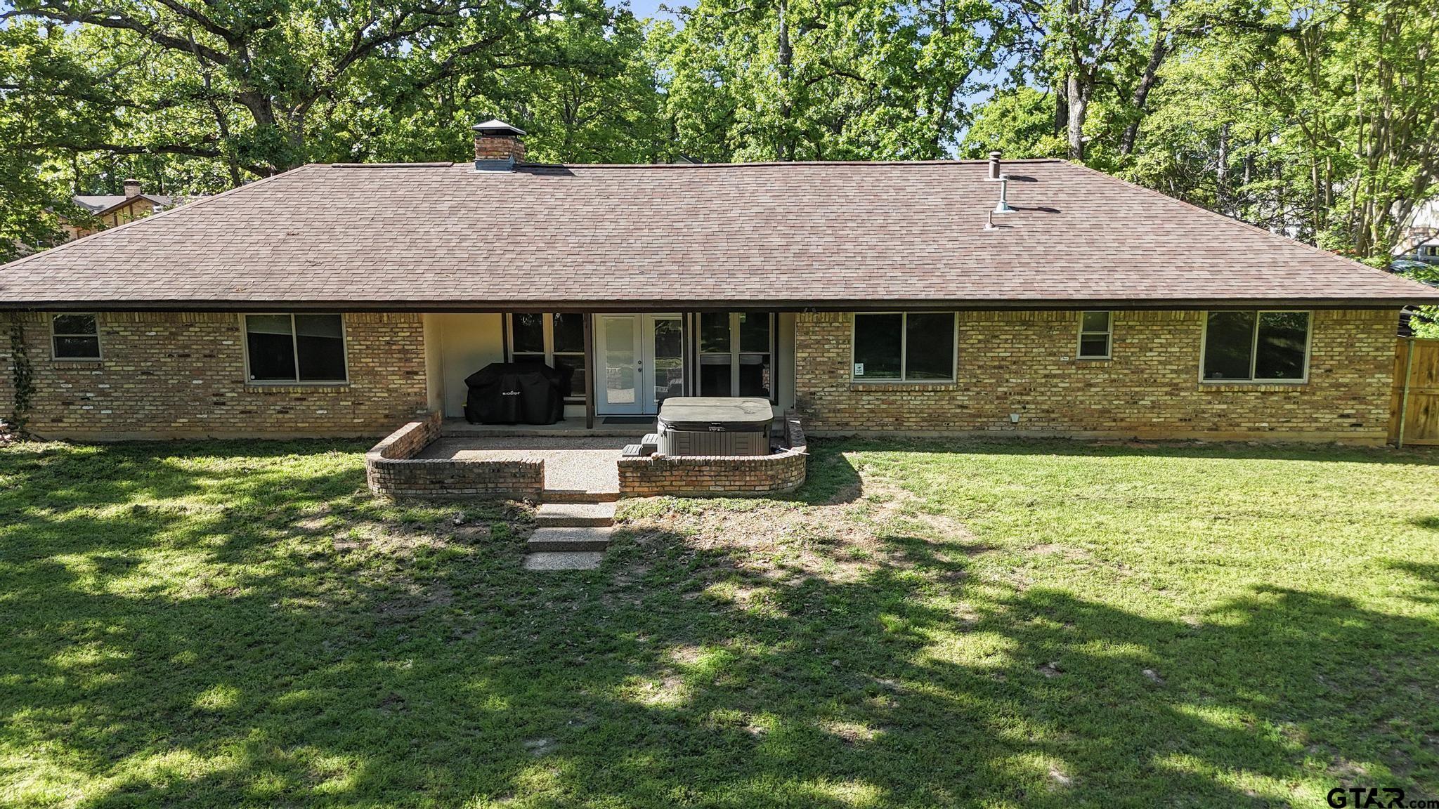 2225 Heather Ln.