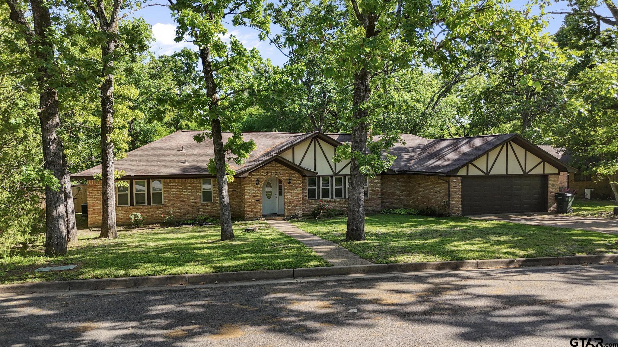 2225 Heather Ln.