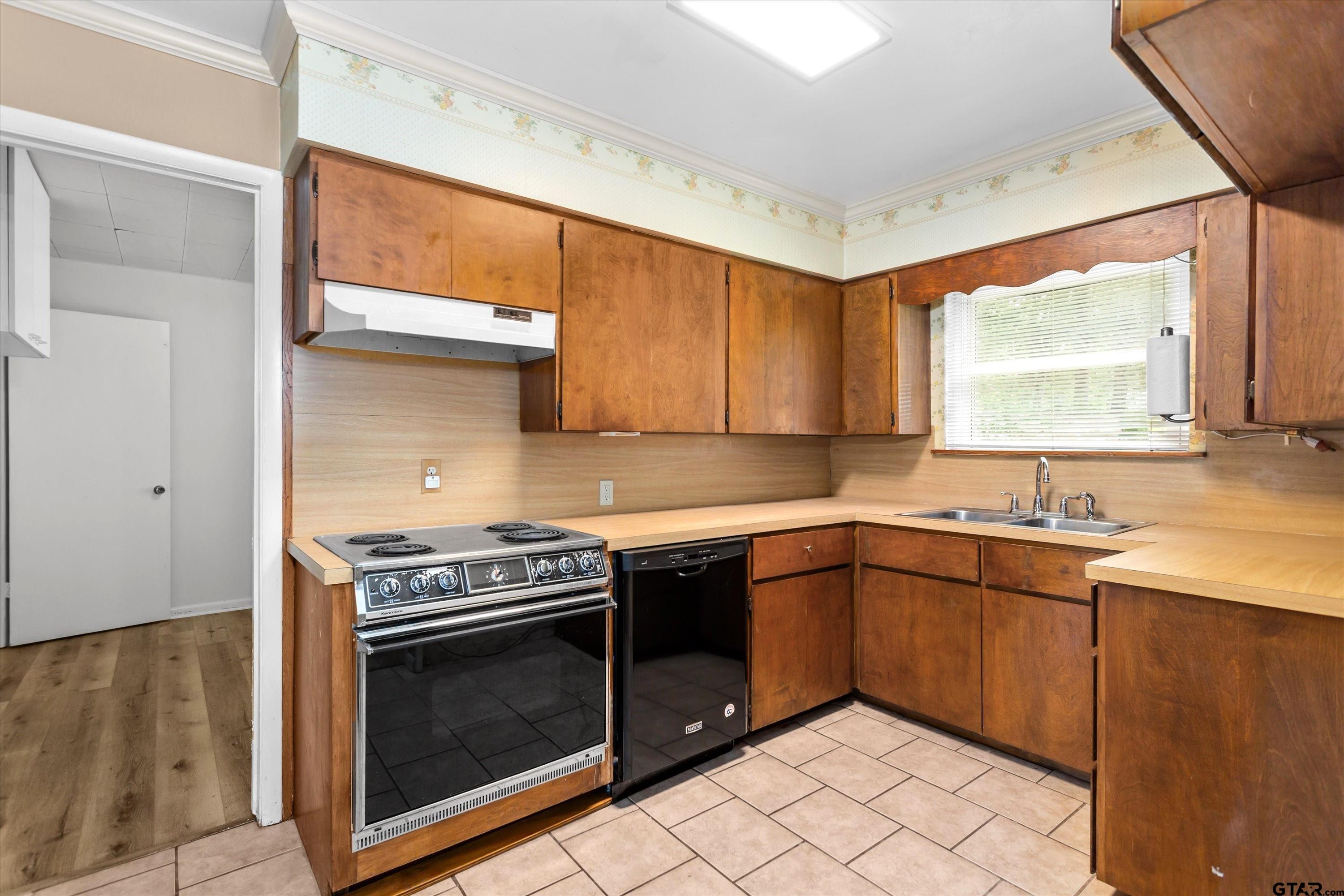2415 Mimosa Dr.