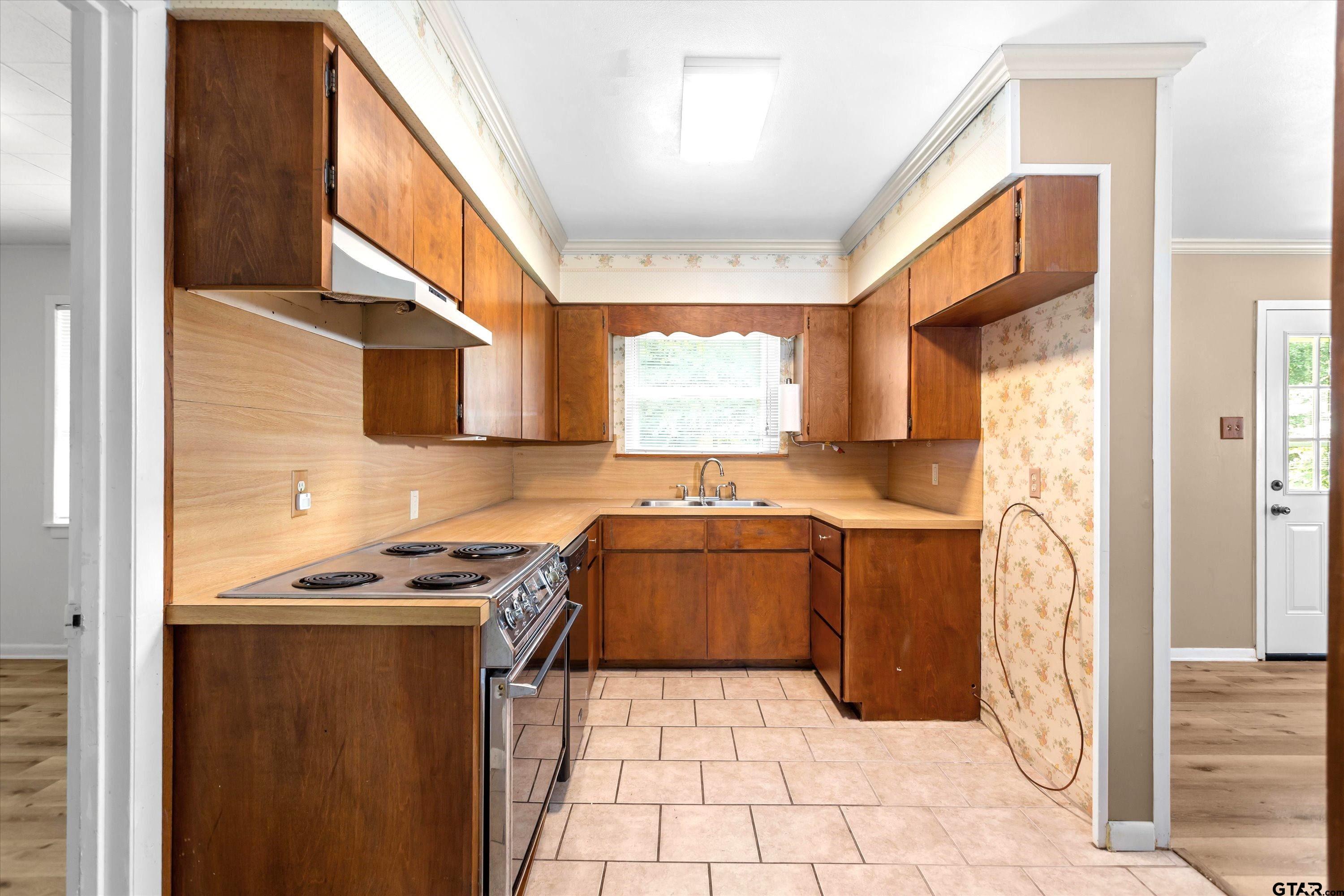 2415 Mimosa Dr.