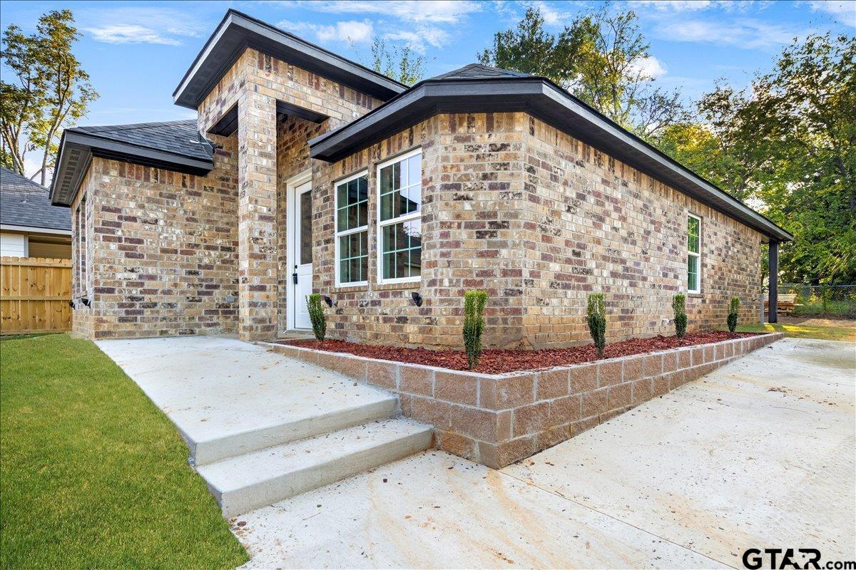 1204 Kennedy Rd