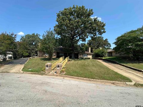 2108 Aberdeen Dr Tyler TX 75703