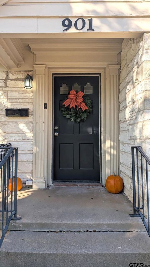 901 N Azaela Tyler TX 75701