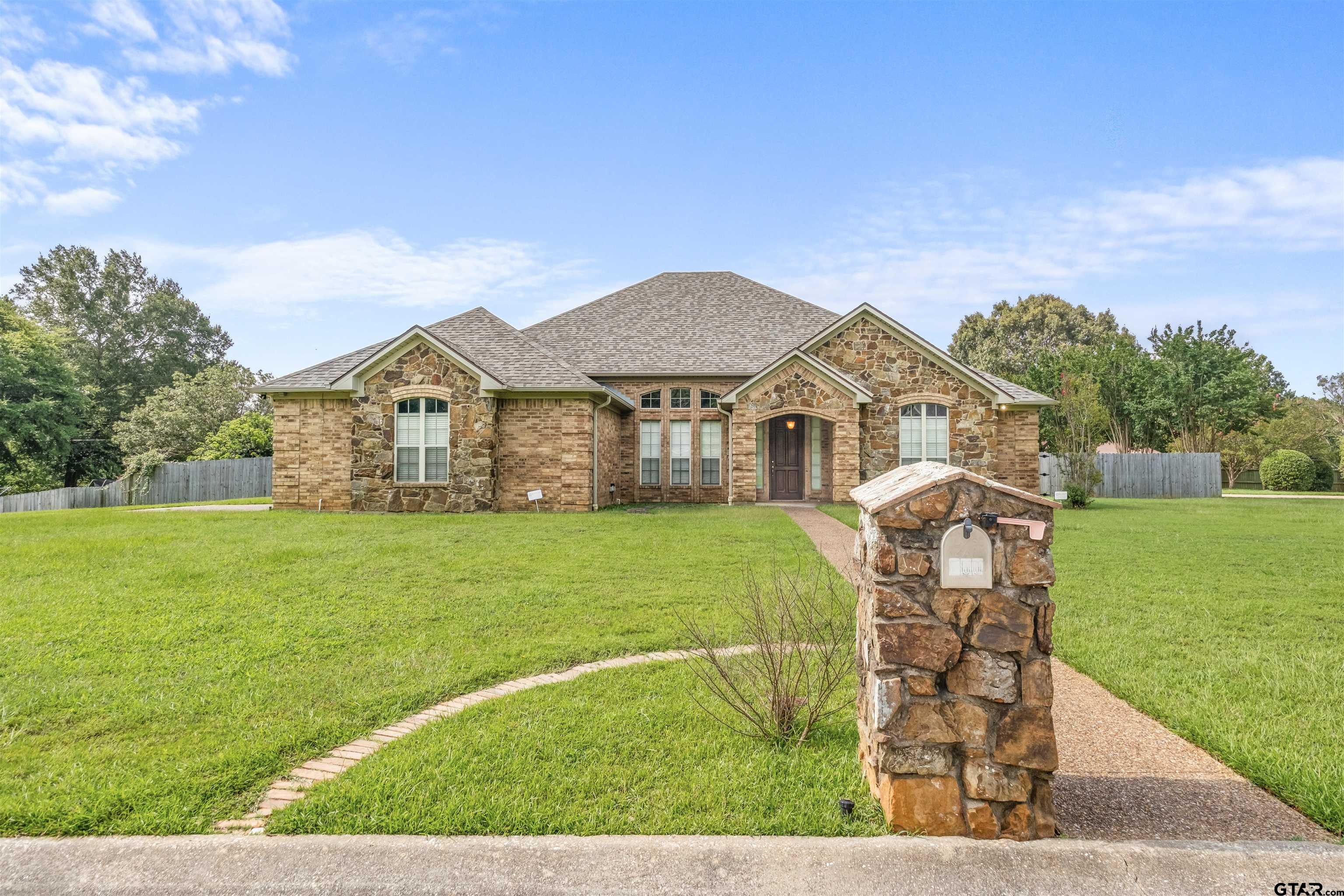 200 Saint Andrews Dr