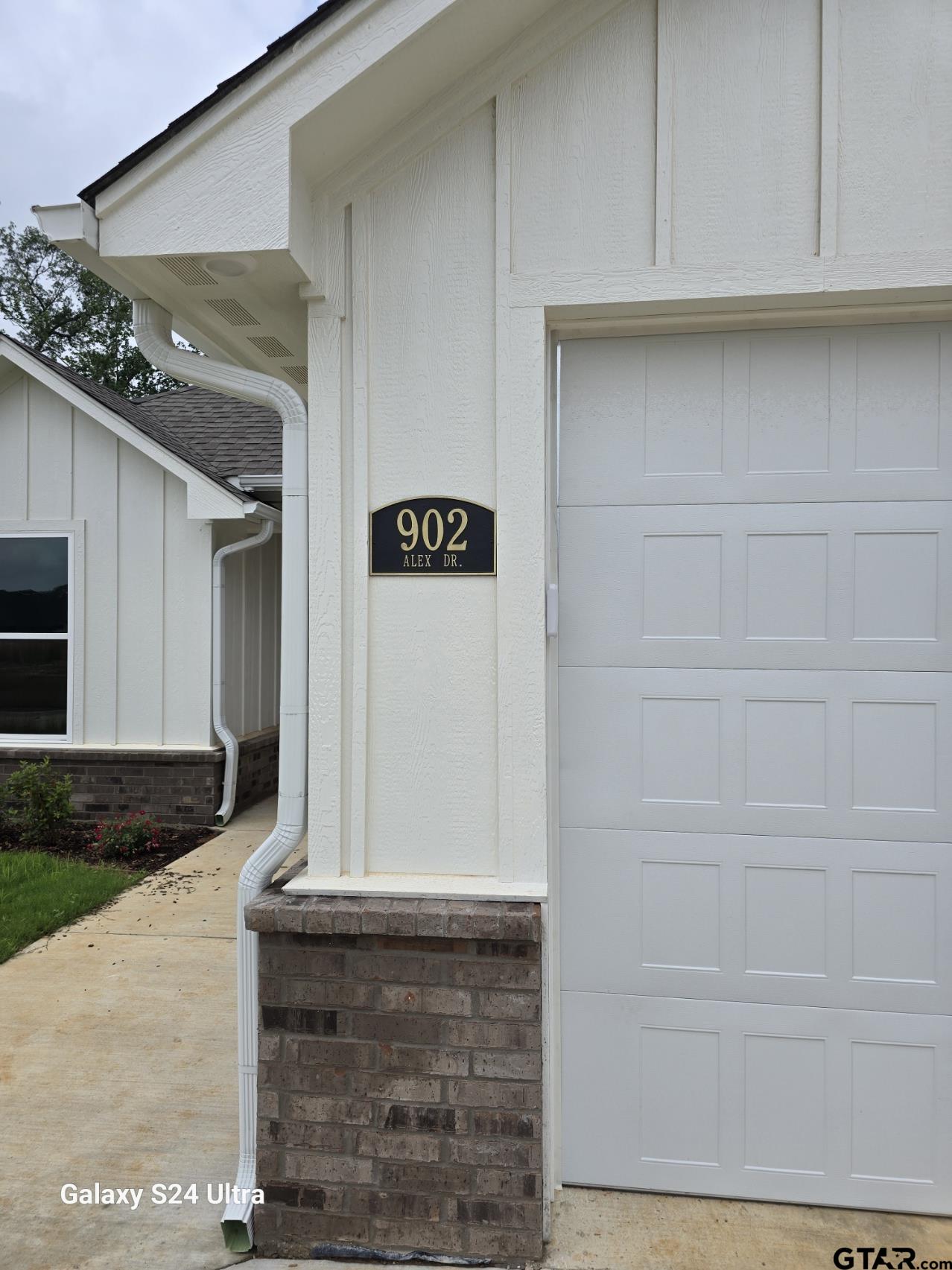 902 Alex Dr