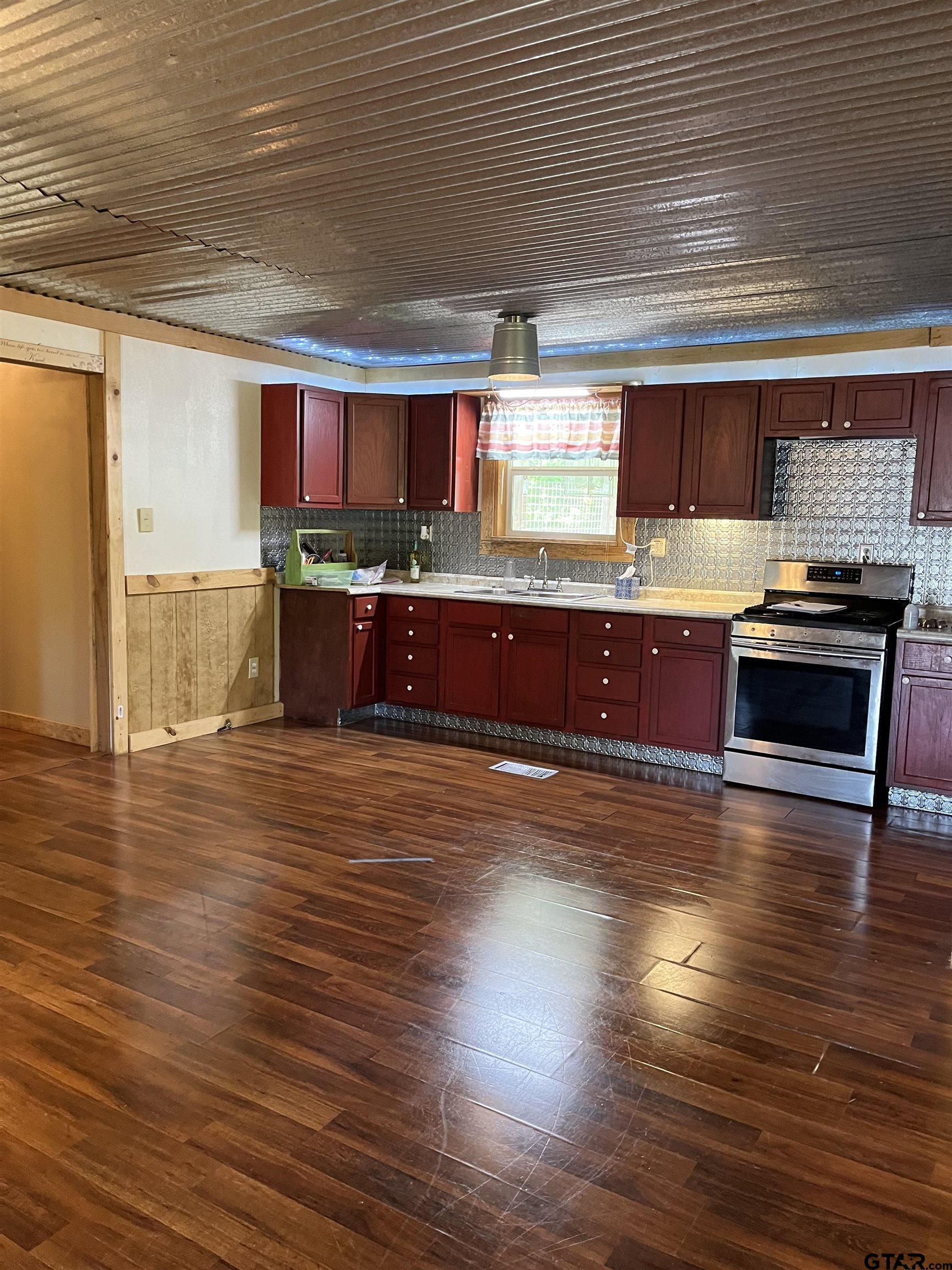 302 S Texas Hwy 42