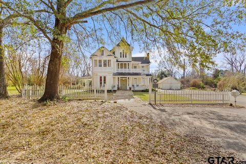 301 W Larissa Jacksonville TX 75766