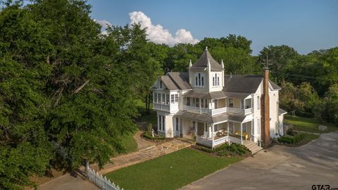 301 W Larissa Jacksonville TX 75766