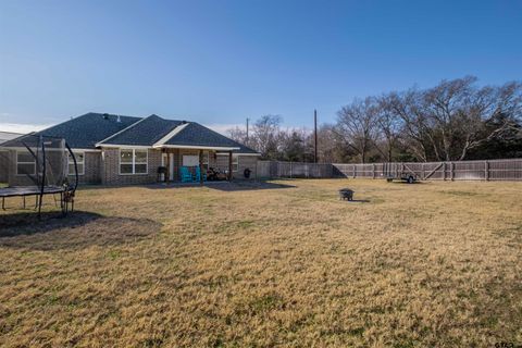 A home in Lindale