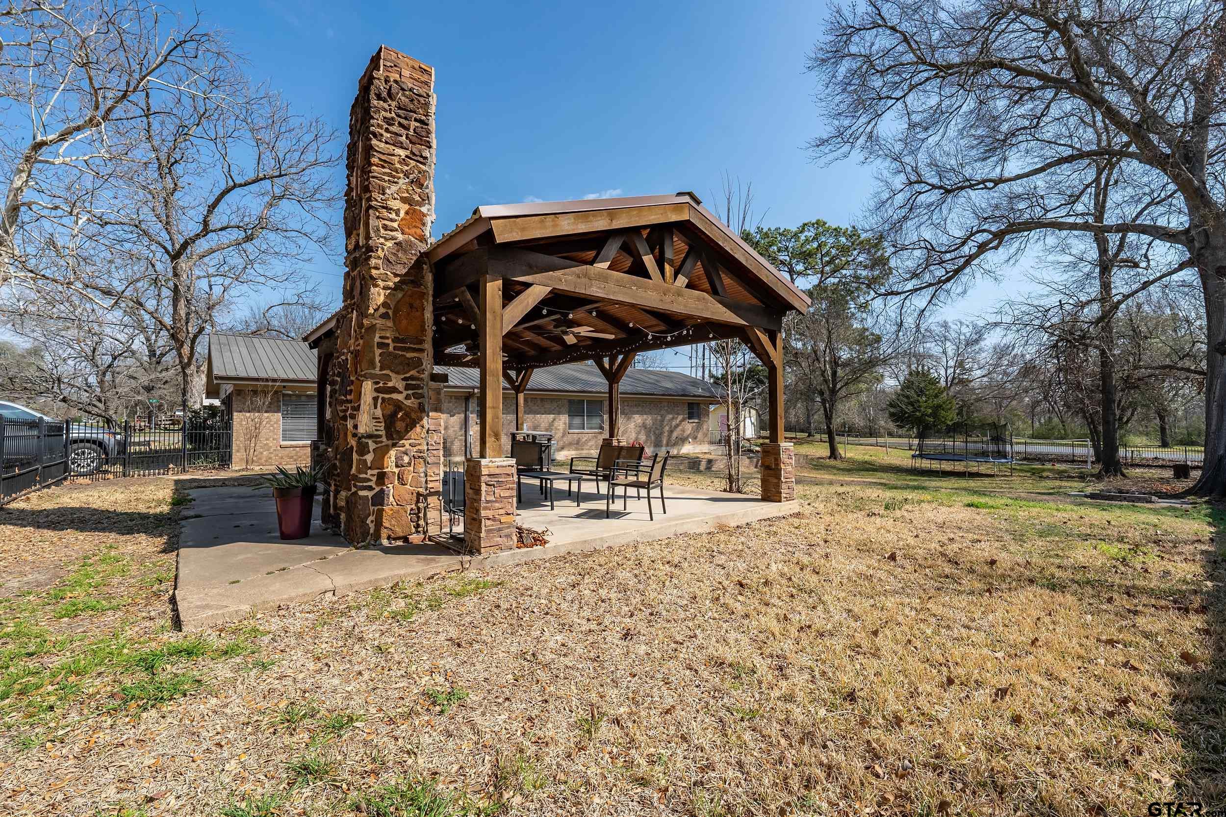 322 N Oleander Street