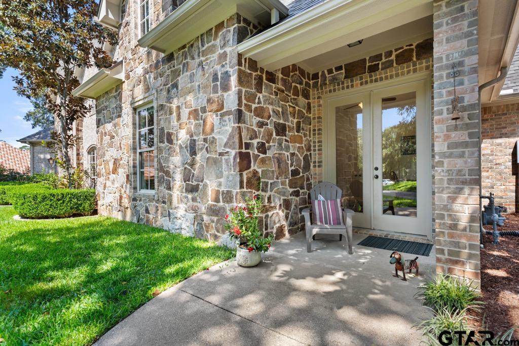 2015 Stonegate Valley Dr.