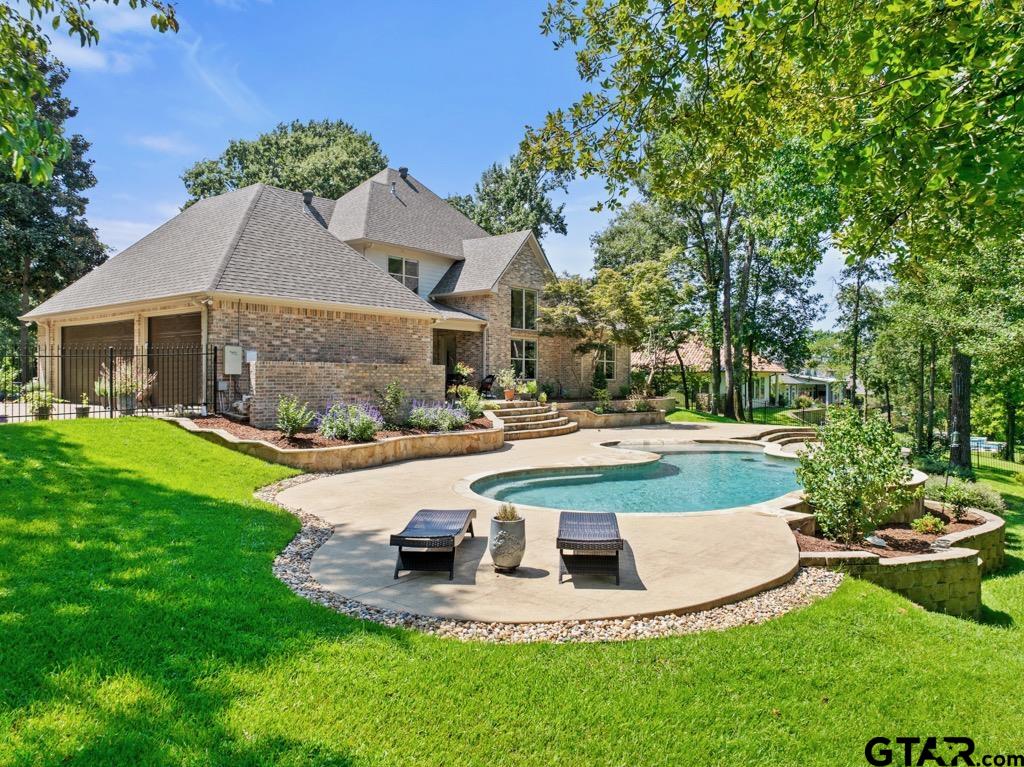 2015 Stonegate Valley Dr.