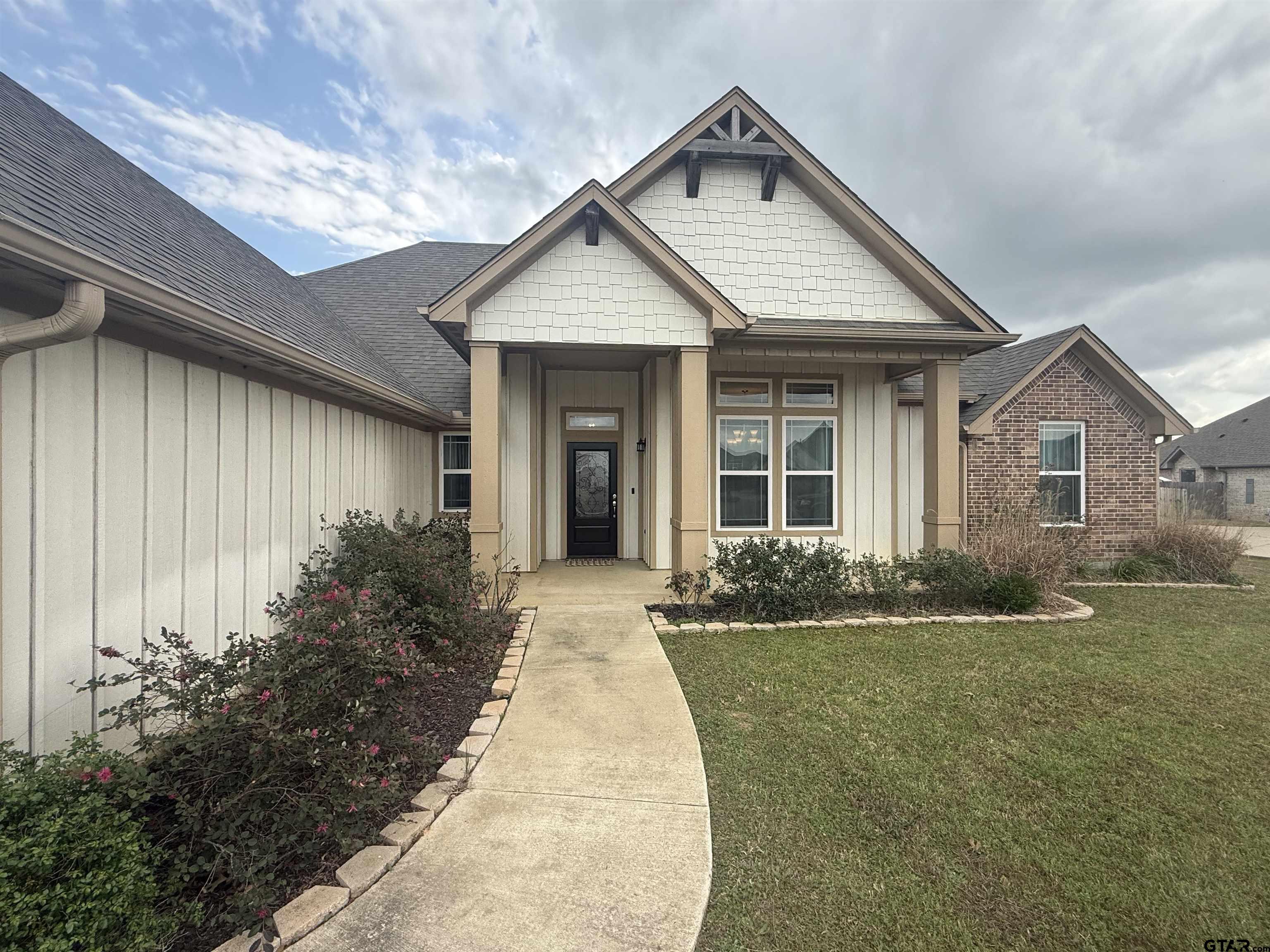 21547 Castle Rock Cir