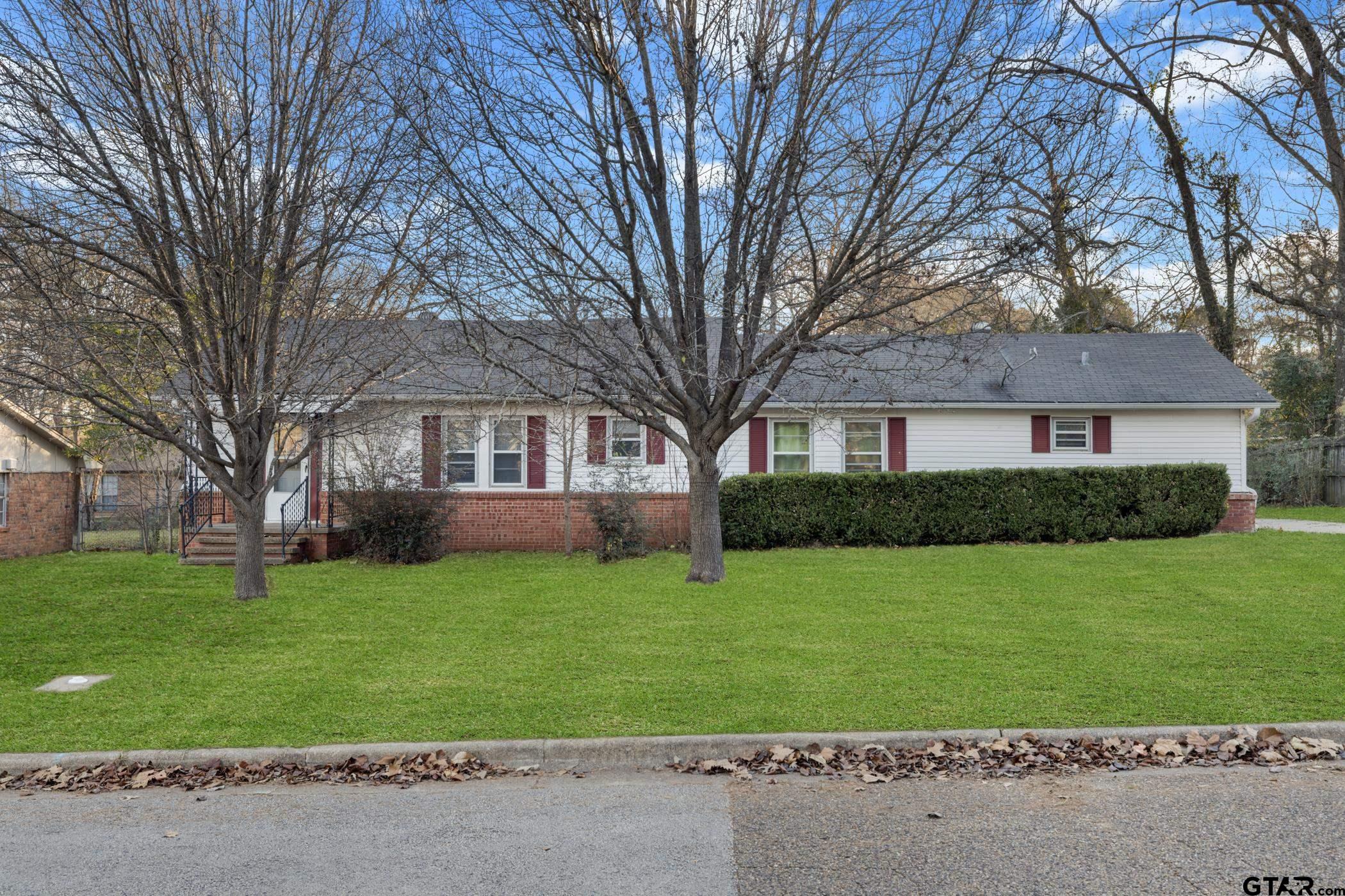 Photo 1 of 25 — 280 Dickard St, Hawkins, TX 75765