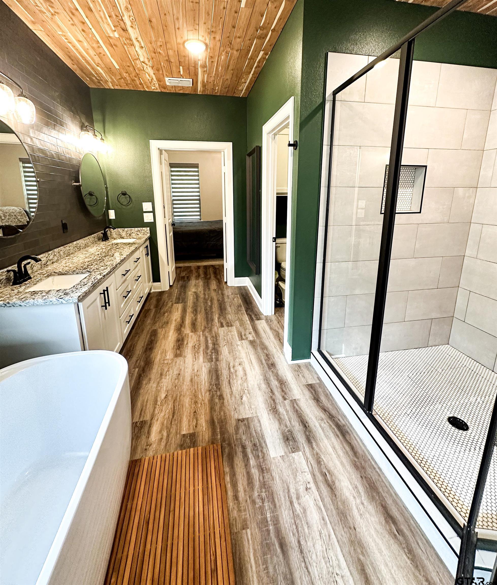 Tyler, Texas 75703, United States, 4 Bedrooms Bedrooms, ,3 BathroomsBathrooms,Residential,Pending,50014