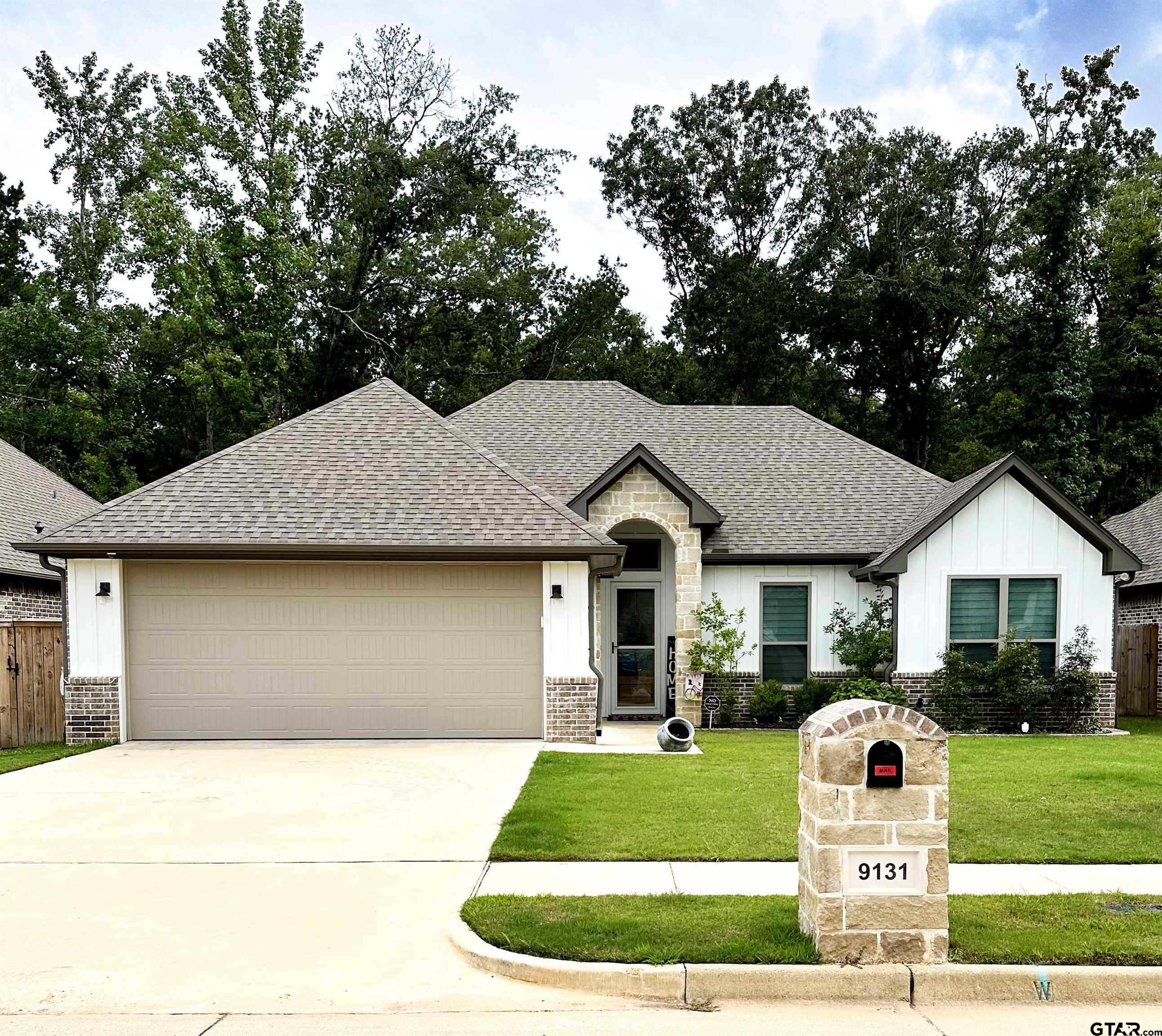 Tyler, Texas 75703, United States, 4 Bedrooms Bedrooms, ,3 BathroomsBathrooms,Residential,Pending,50014