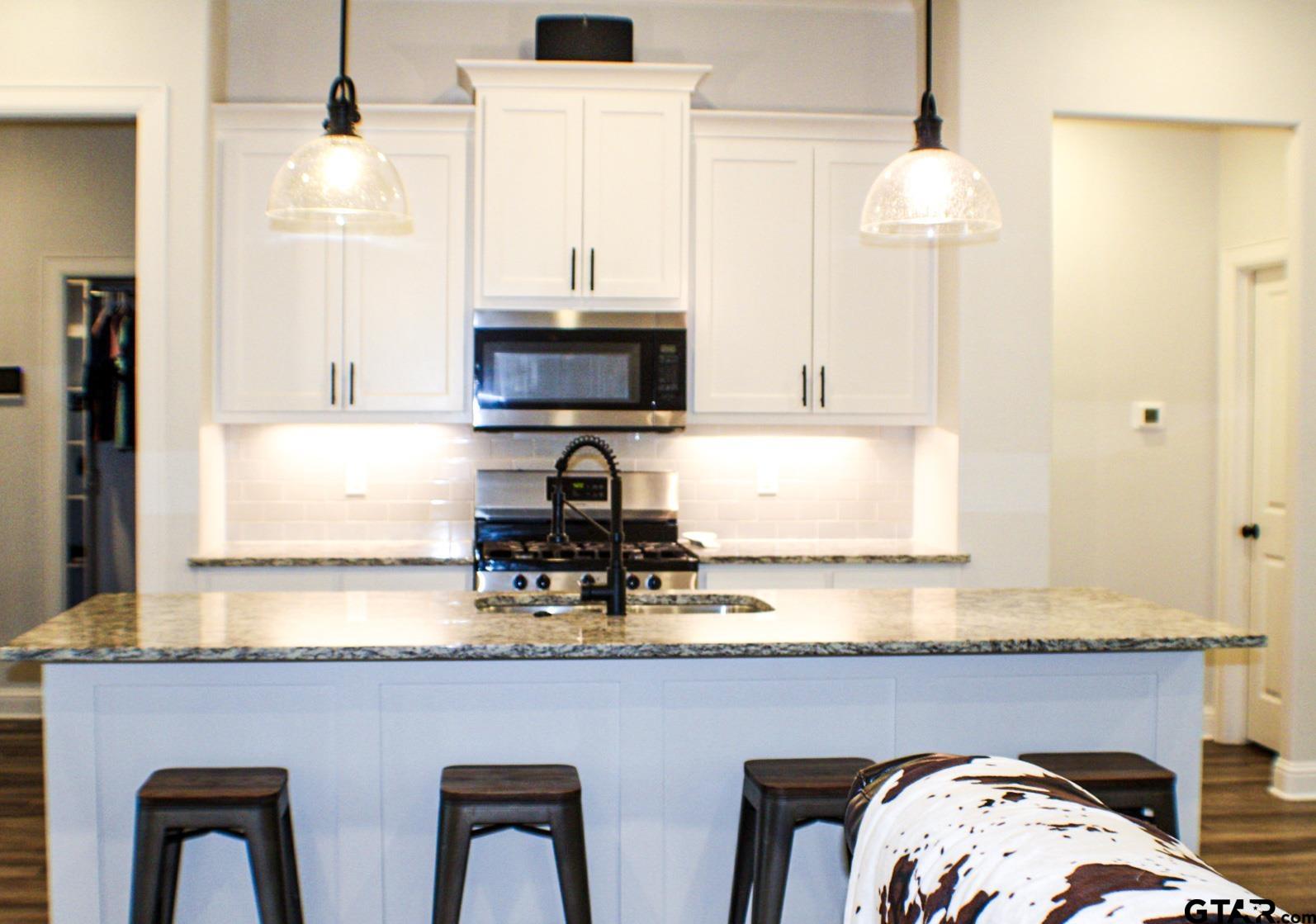 Tyler, Texas 75703, United States, 4 Bedrooms Bedrooms, ,3 BathroomsBathrooms,Residential,Pending,50014