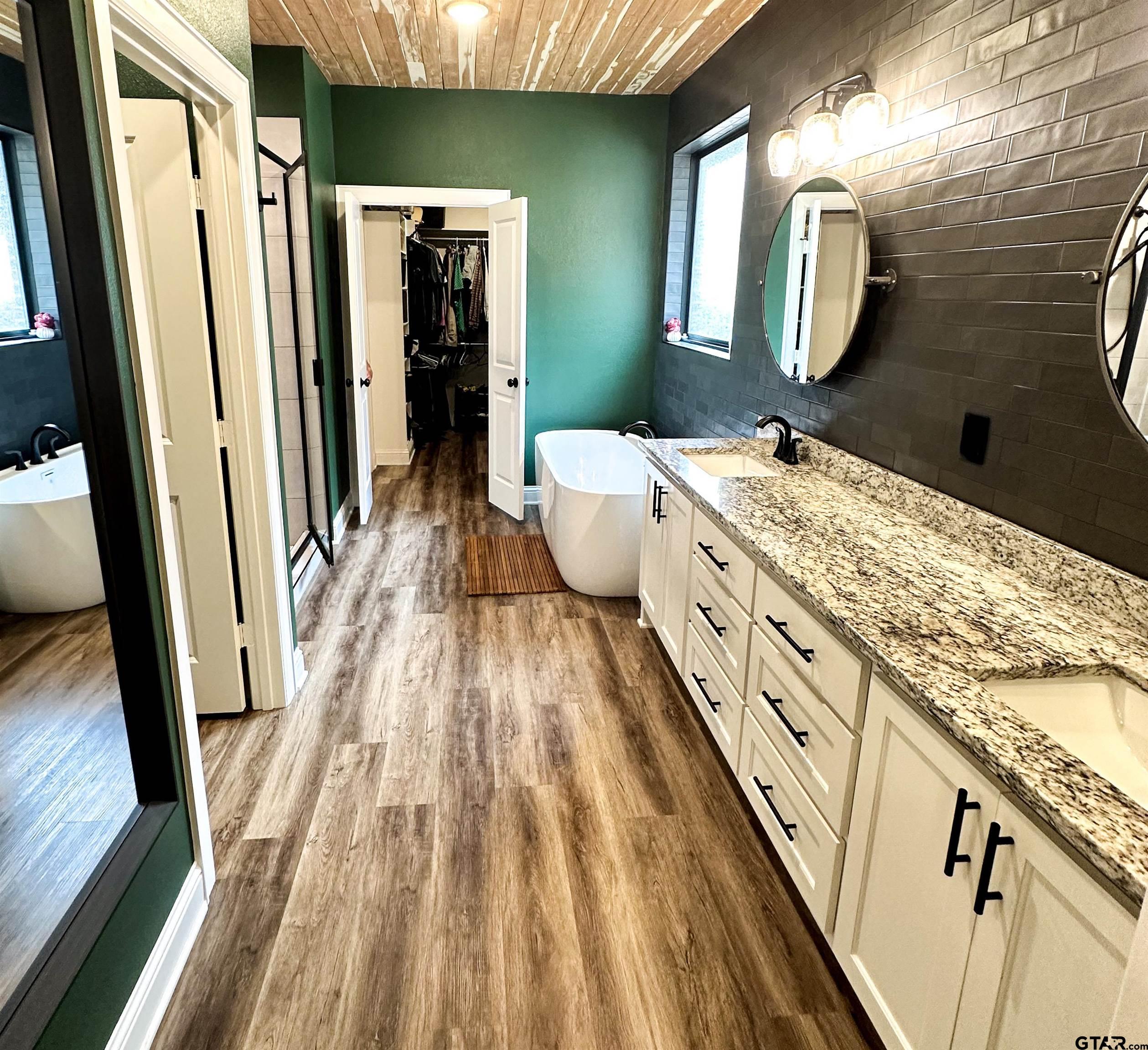 Tyler, Texas 75703, United States, 4 Bedrooms Bedrooms, ,3 BathroomsBathrooms,Residential,Pending,50014