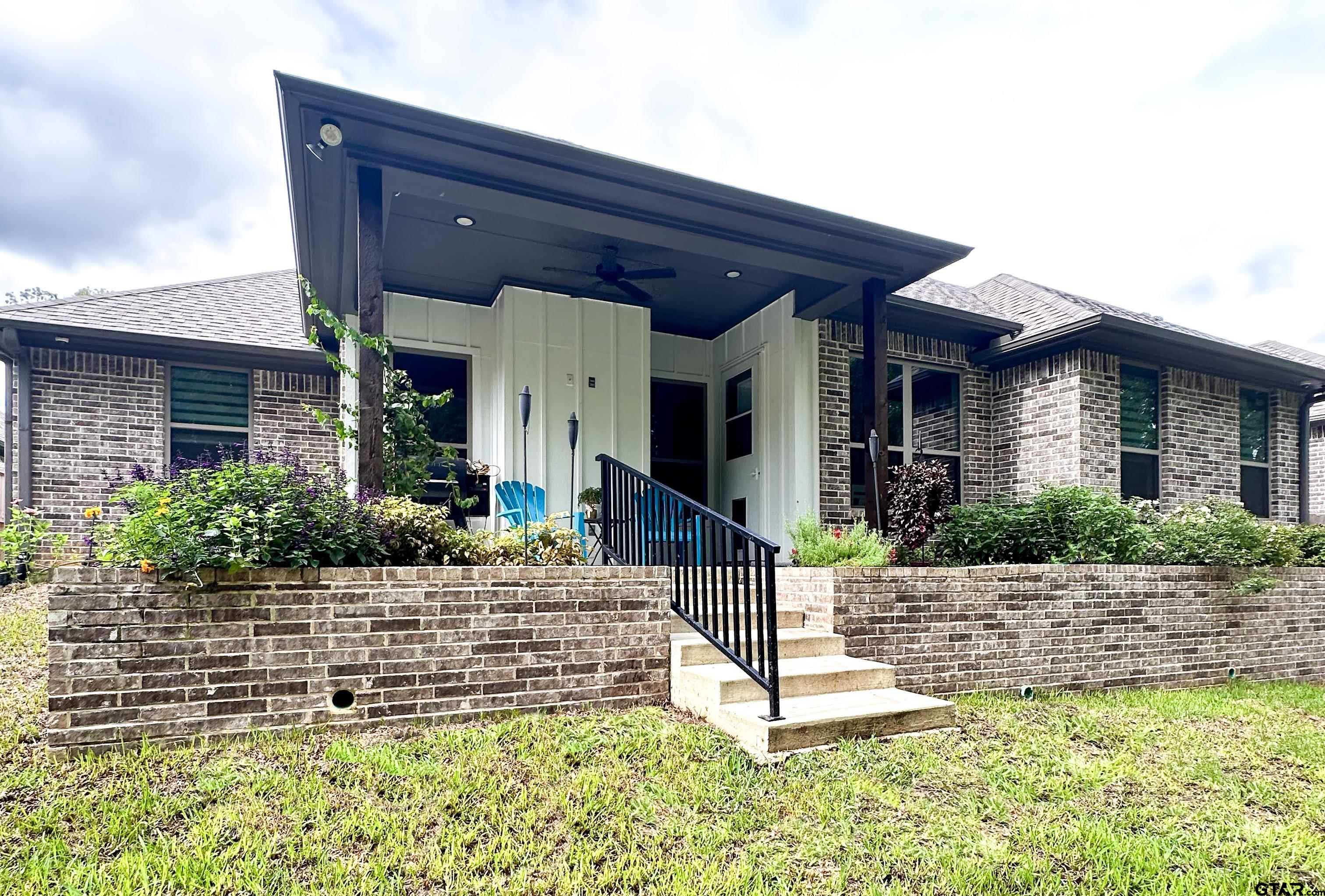 Tyler, Texas 75703, United States, 4 Bedrooms Bedrooms, ,3 BathroomsBathrooms,Residential,Pending,50014