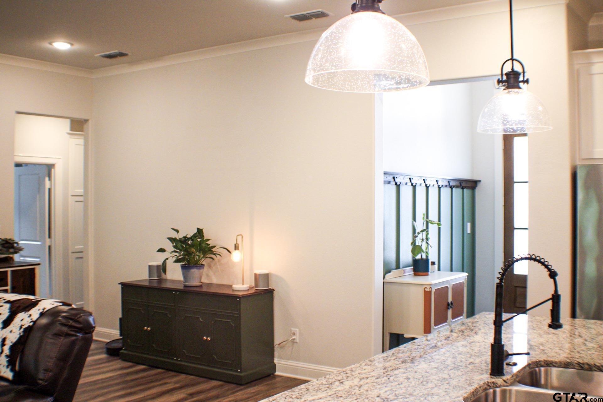 Tyler, Texas 75703, United States, 4 Bedrooms Bedrooms, ,3 BathroomsBathrooms,Residential,Pending,50014