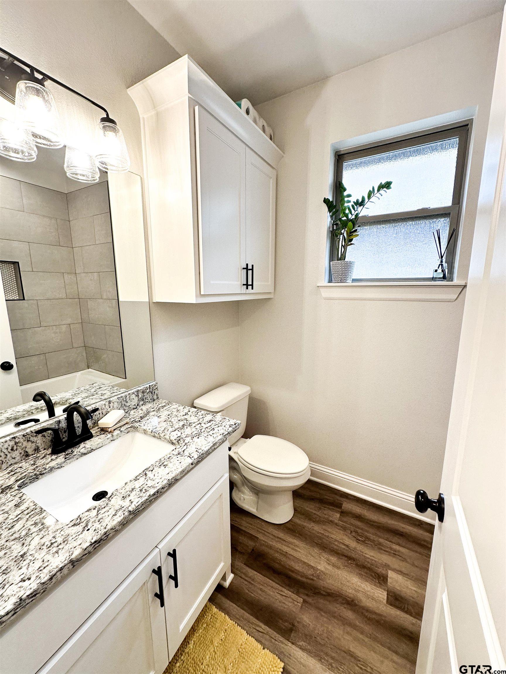 Tyler, Texas 75703, United States, 4 Bedrooms Bedrooms, ,3 BathroomsBathrooms,Residential,Pending,50014