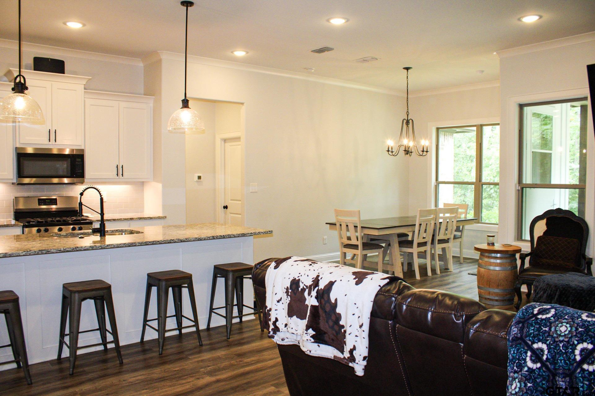 Tyler, Texas 75703, United States, 4 Bedrooms Bedrooms, ,3 BathroomsBathrooms,Residential,Pending,50014