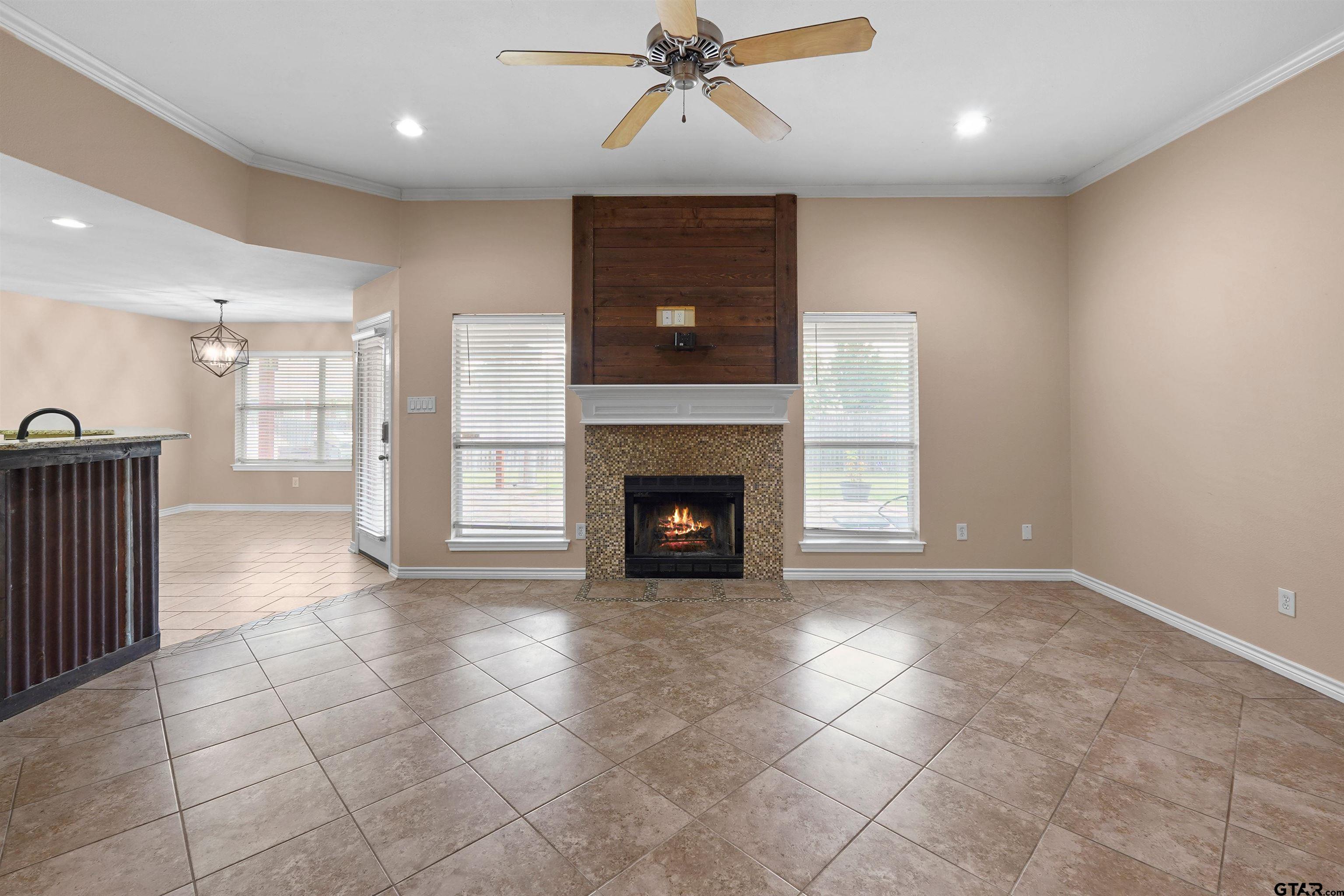 411 Amanda Ct