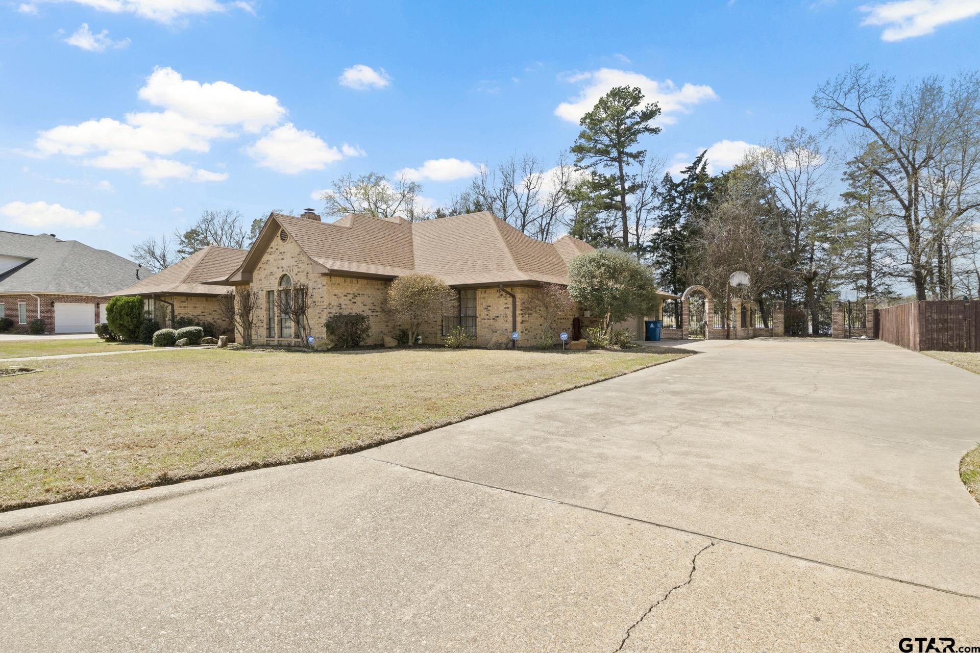 205 Turnberry Circle