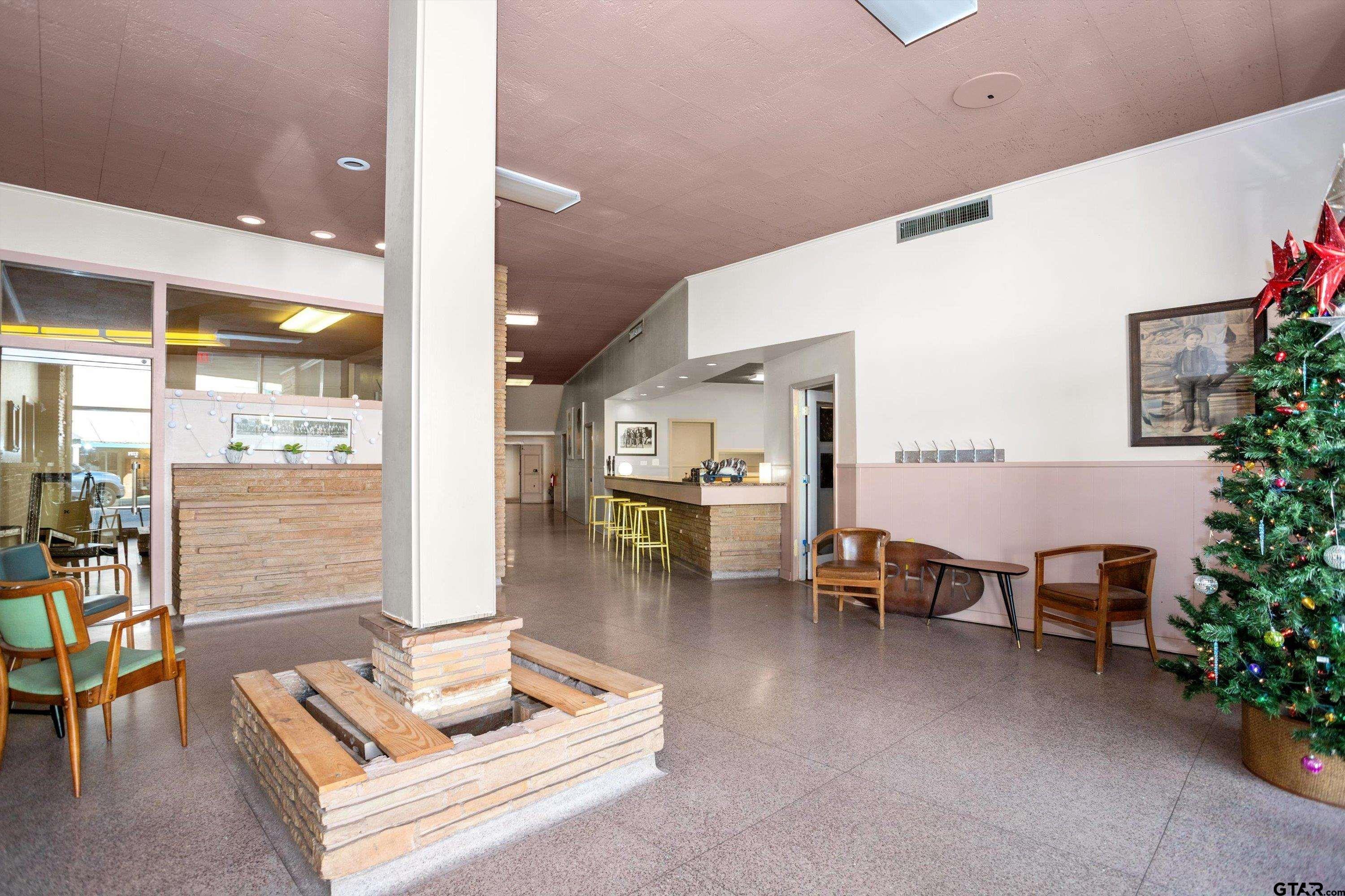 513 E Houston Avenue