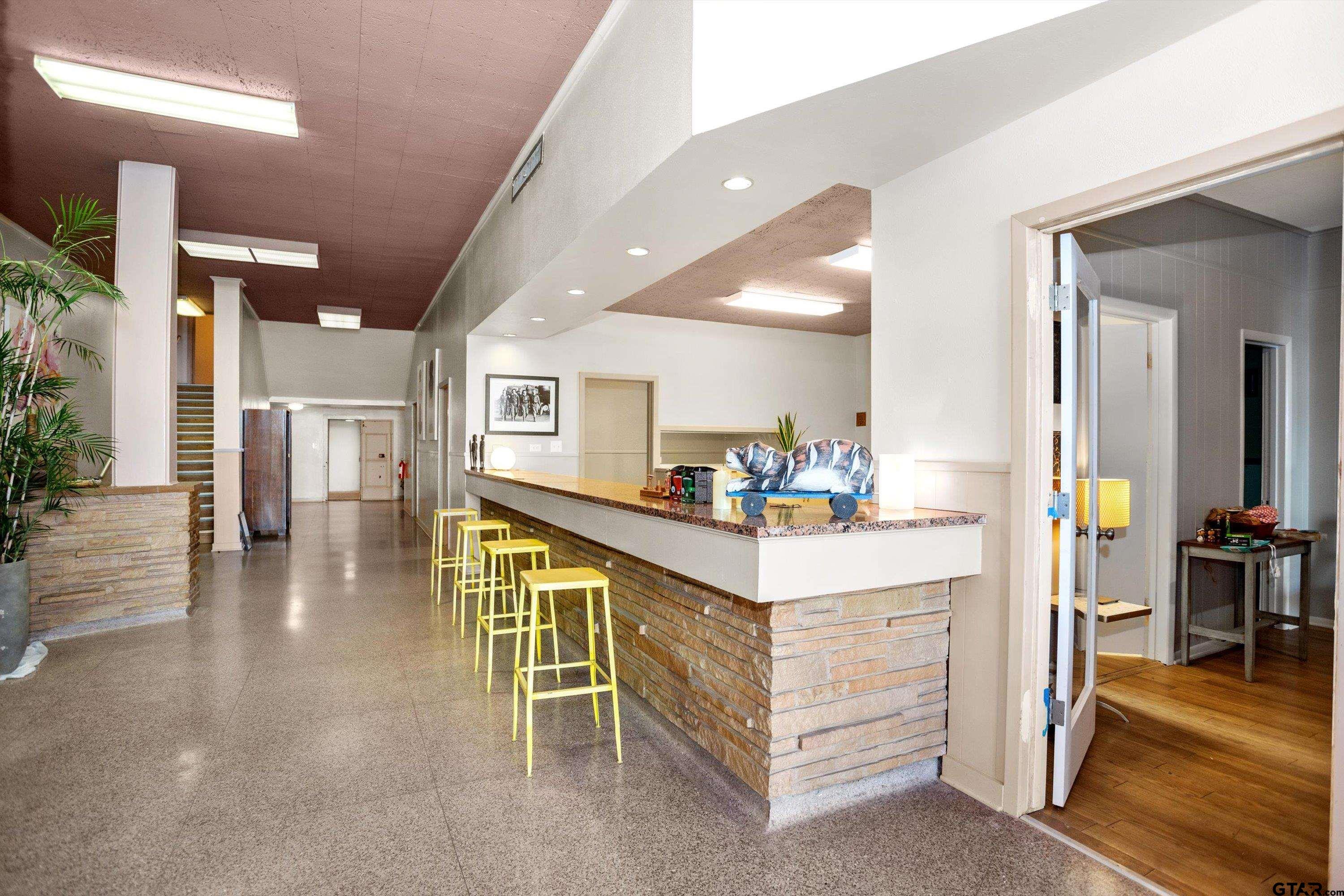 513 E Houston Avenue